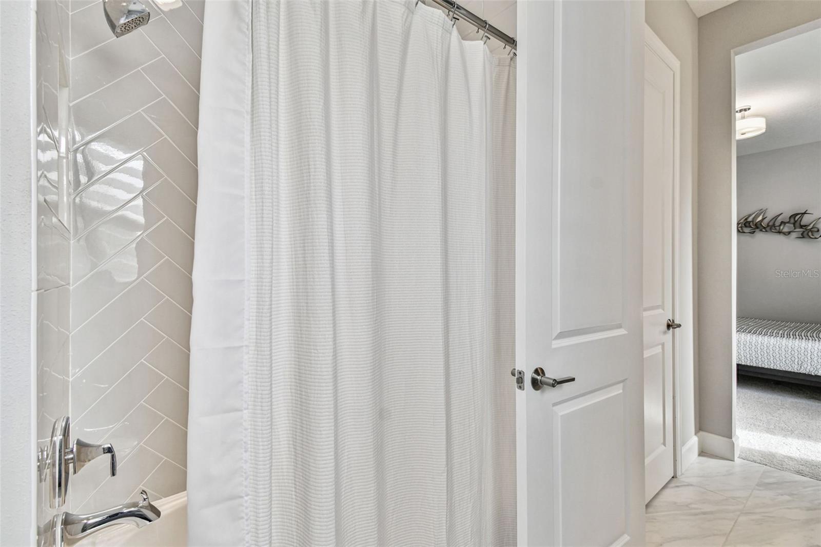 4054 ROCKY SHORES DR