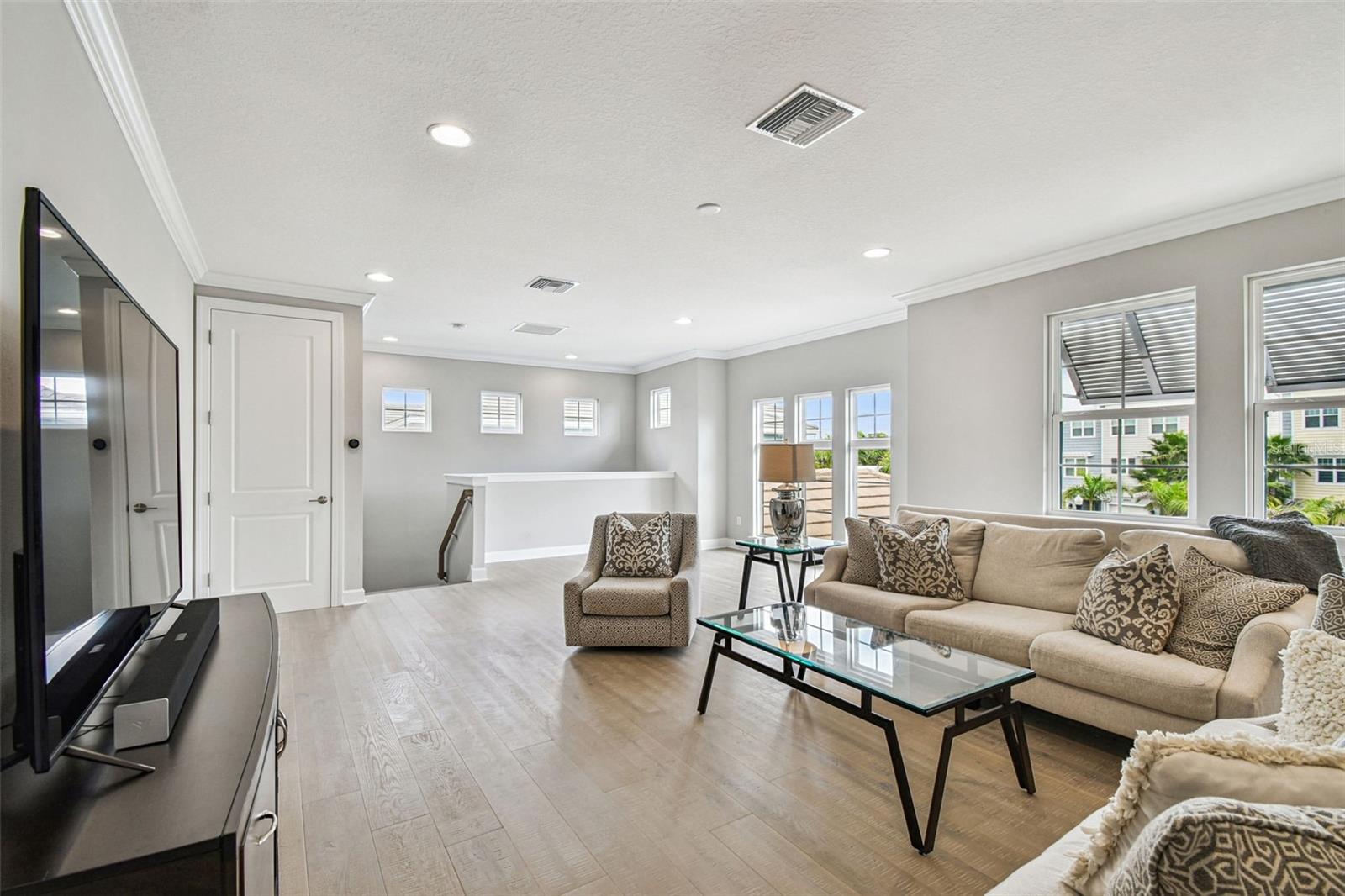 4054 ROCKY SHORES DR