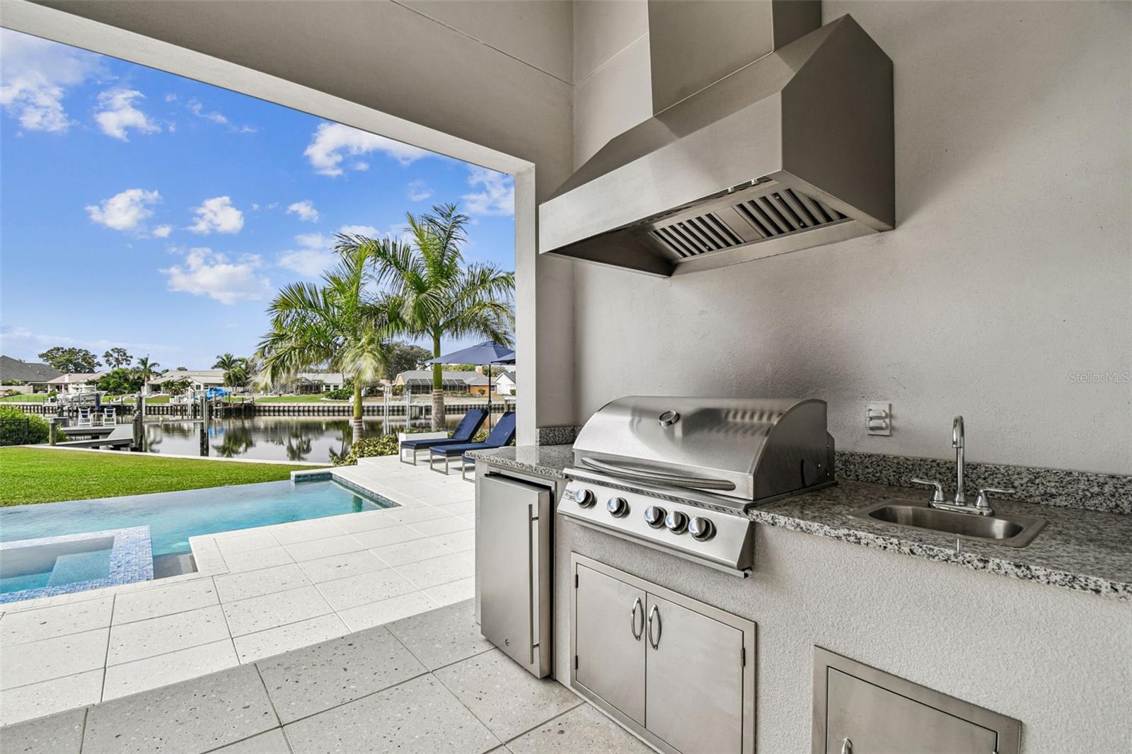 4054 ROCKY SHORES DR