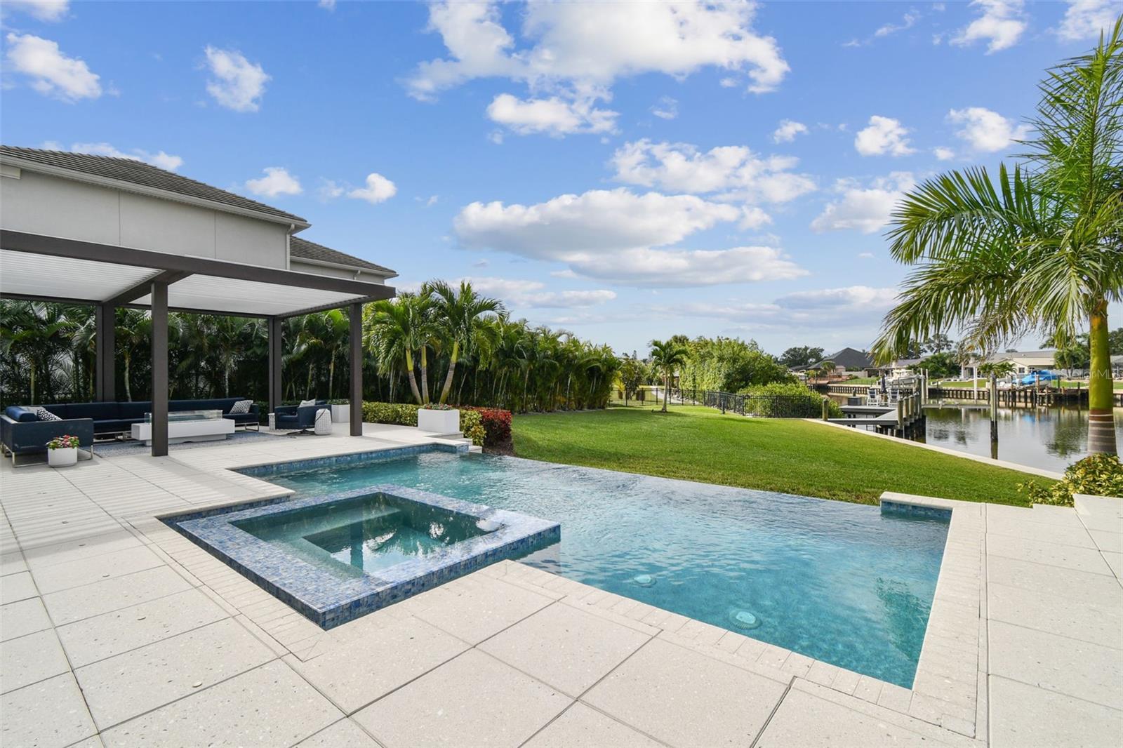 4054 ROCKY SHORES DR