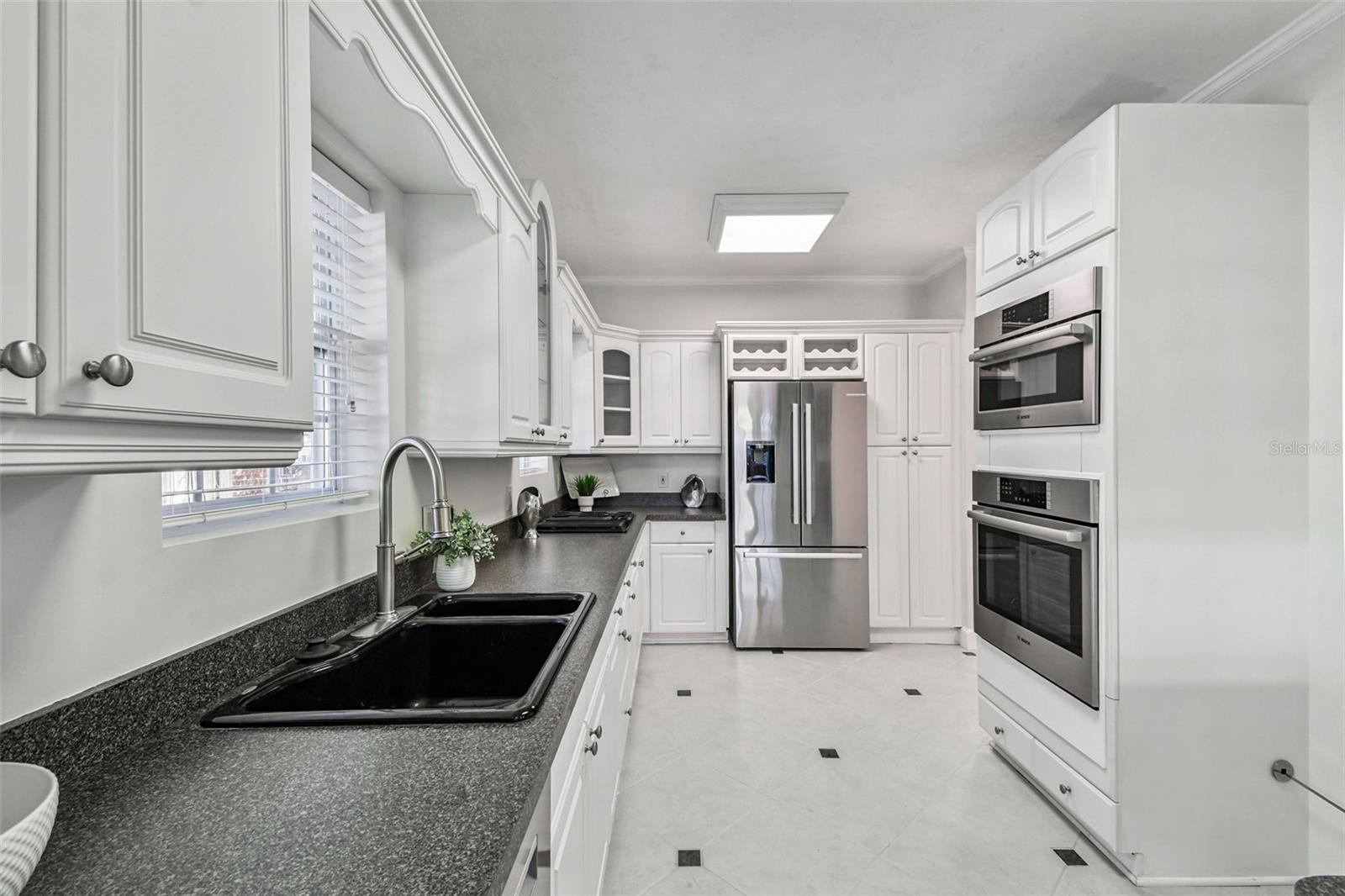 2908 W SAN ISIDRO ST