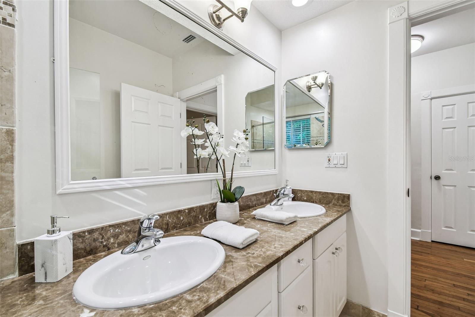 2908 W SAN ISIDRO ST