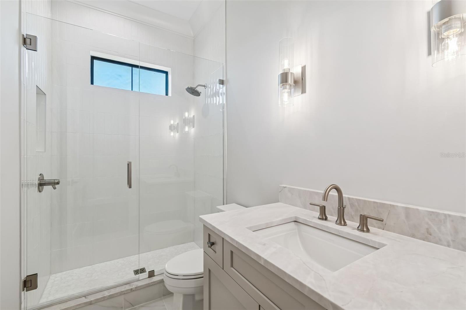 5032 W LONGFELLOW AVE