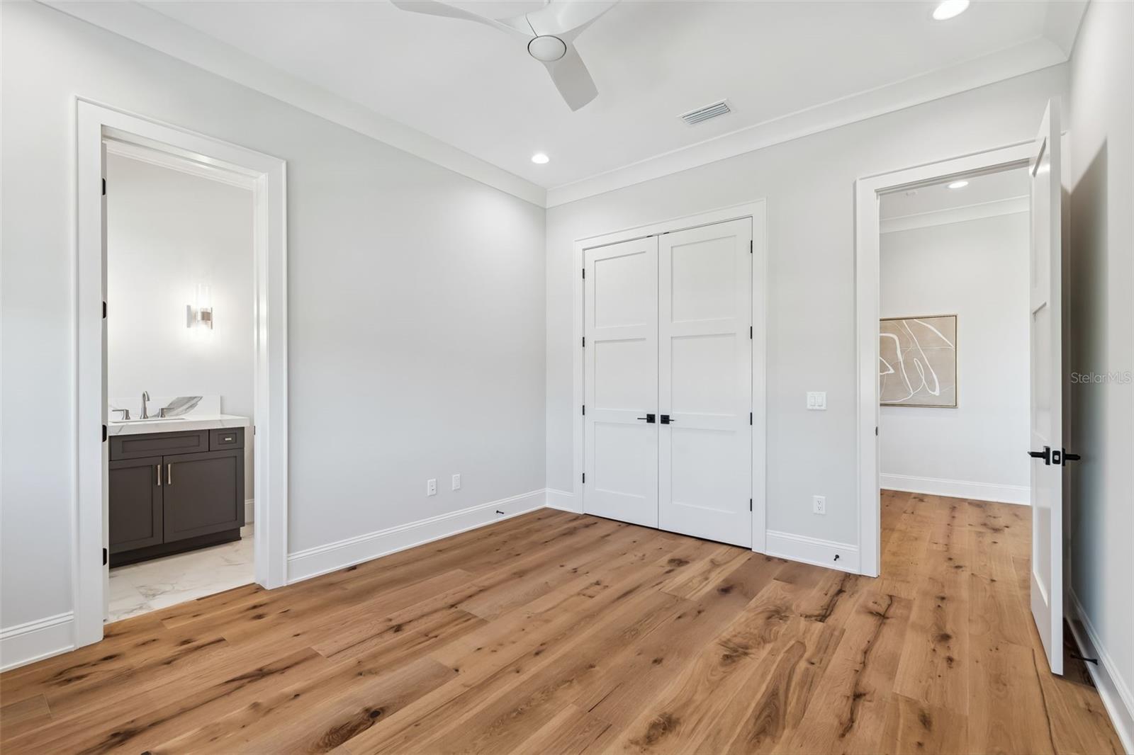 5032 W LONGFELLOW AVE