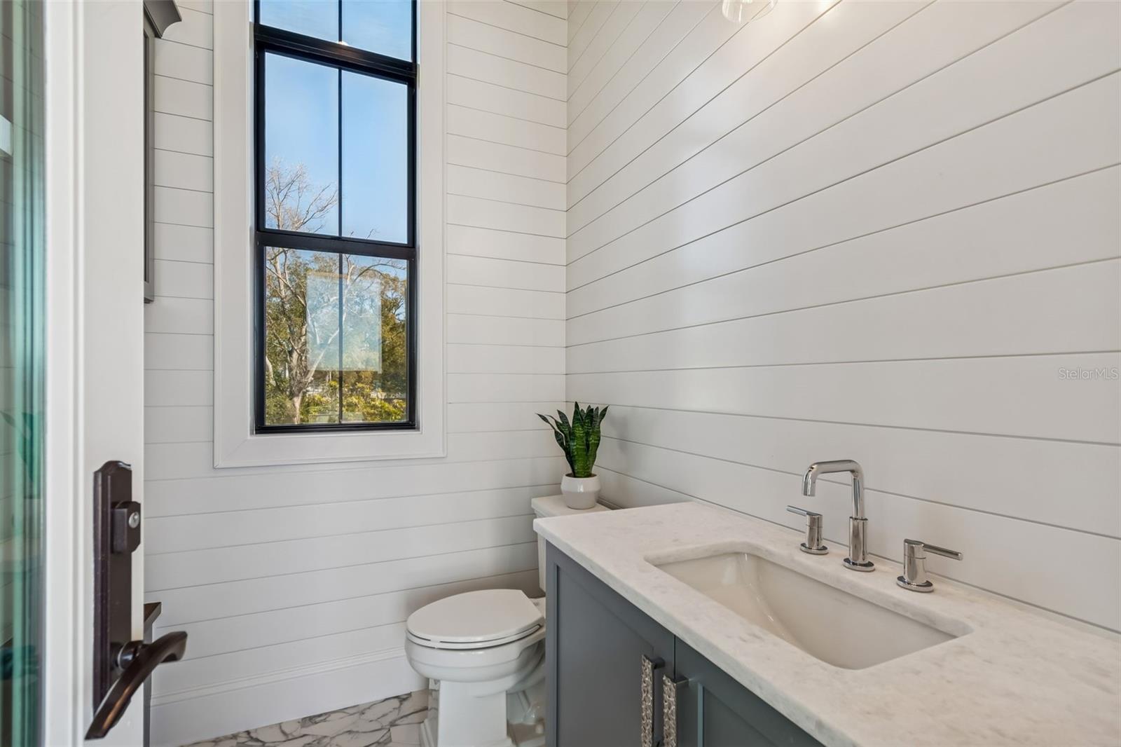 5032 W LONGFELLOW AVE