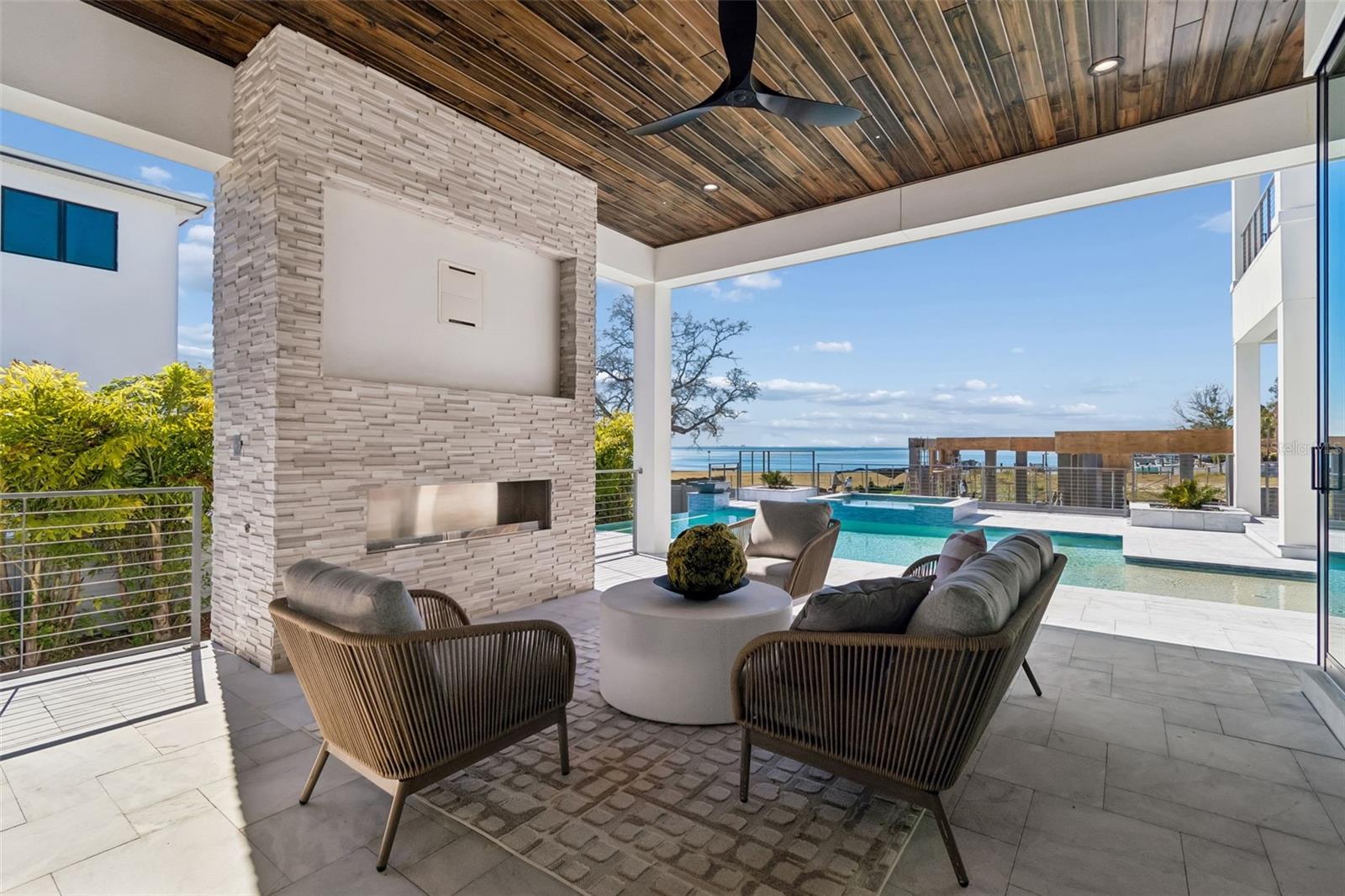 5032 W LONGFELLOW AVE