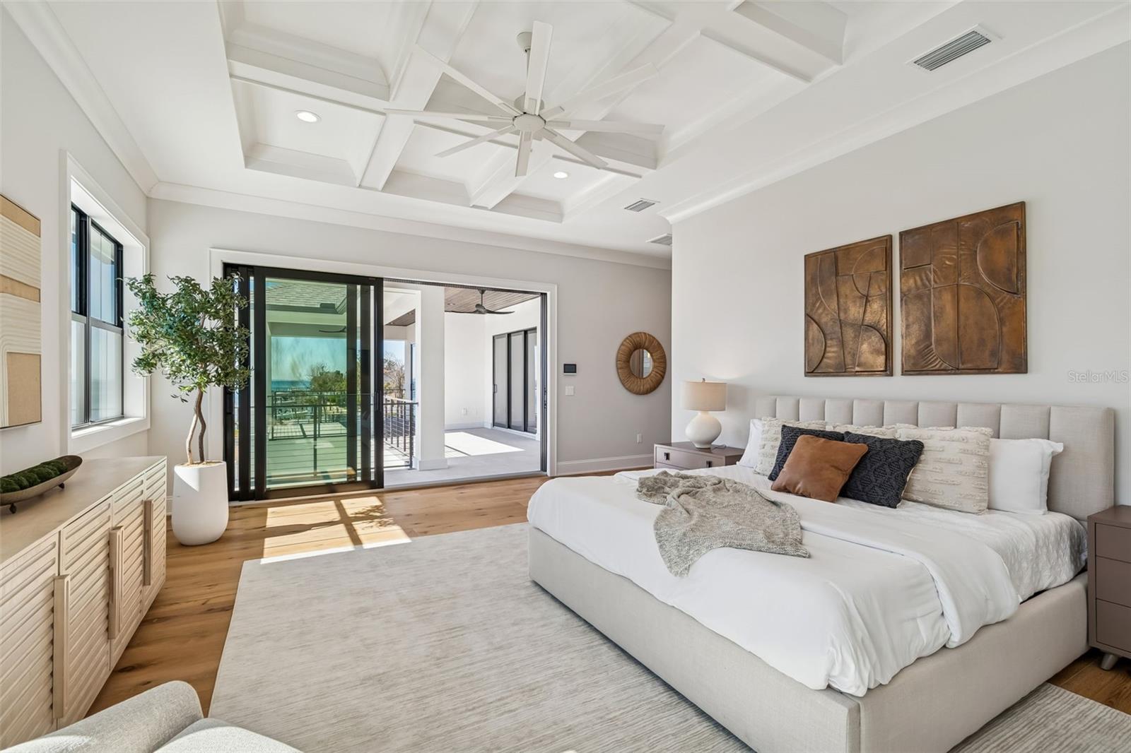 5032 W LONGFELLOW AVE