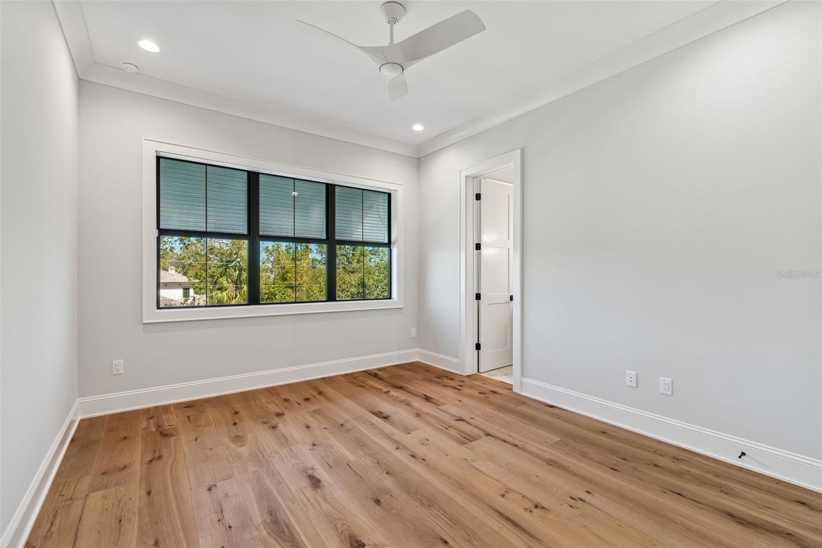 5032 W LONGFELLOW AVE