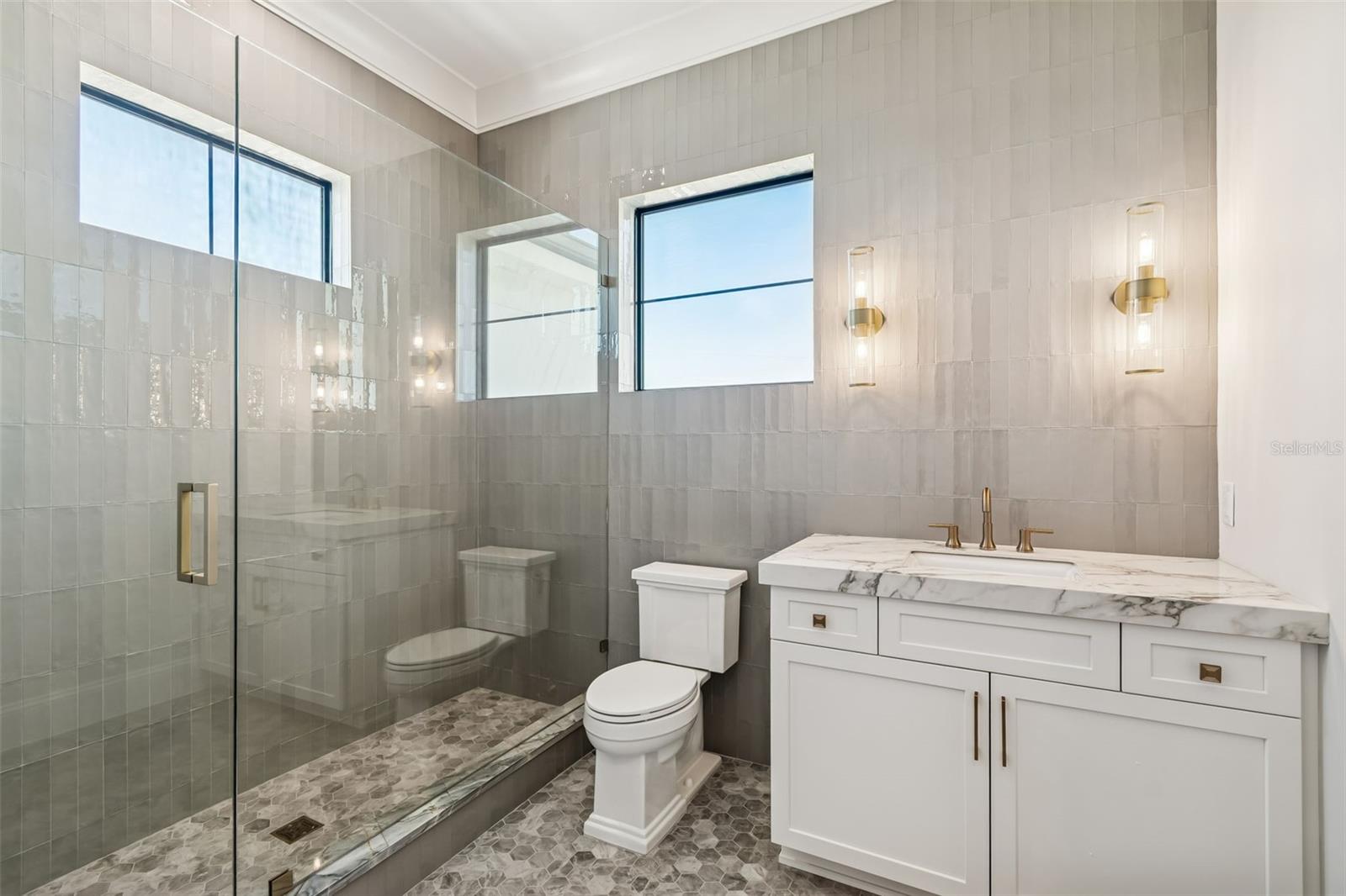 5032 W LONGFELLOW AVE