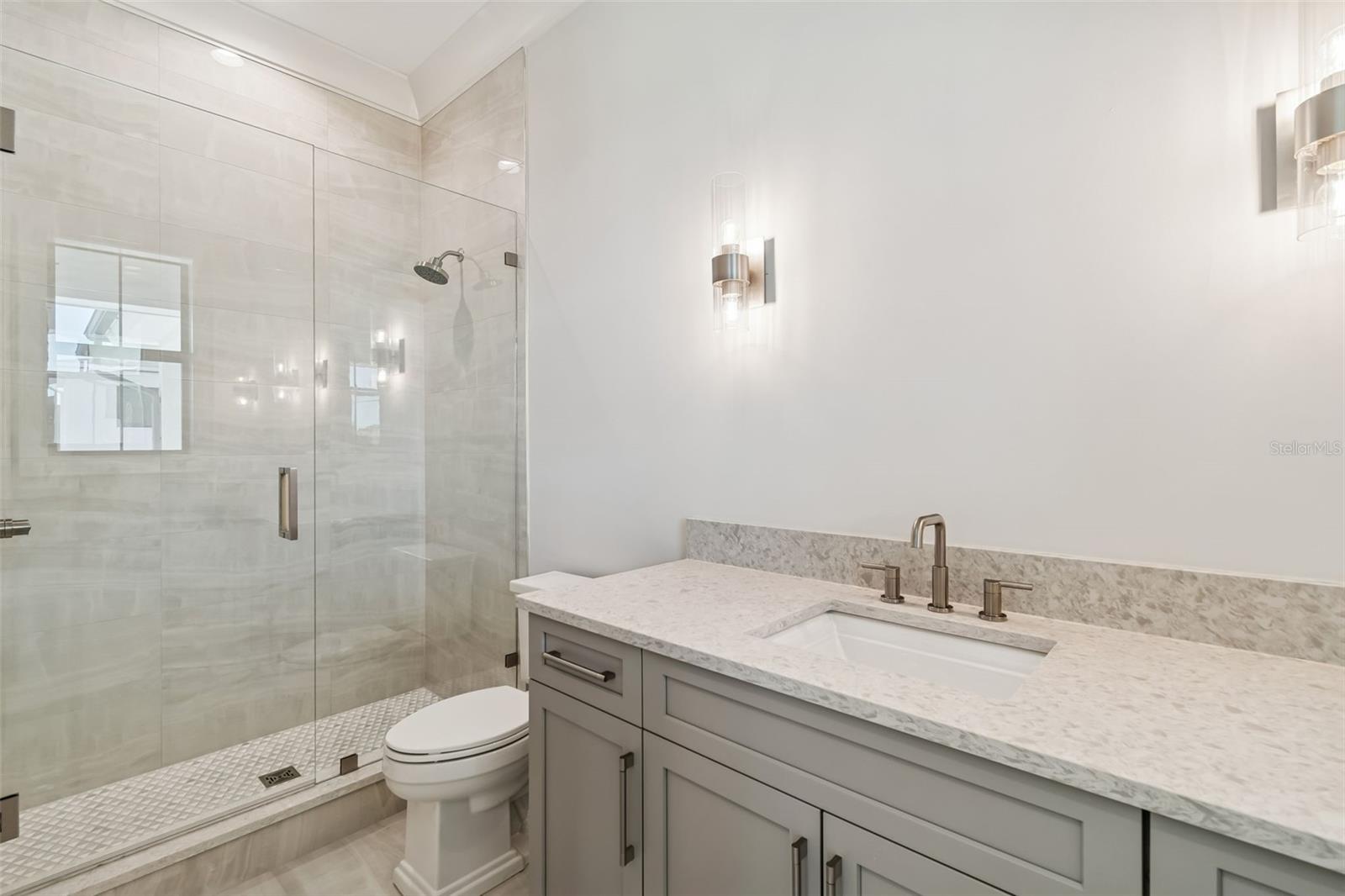 5032 W LONGFELLOW AVE