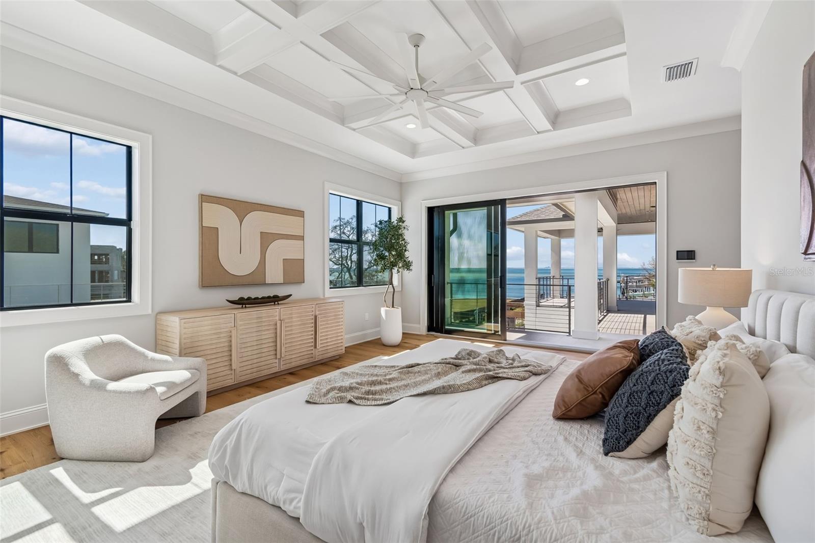 5032 W LONGFELLOW AVE