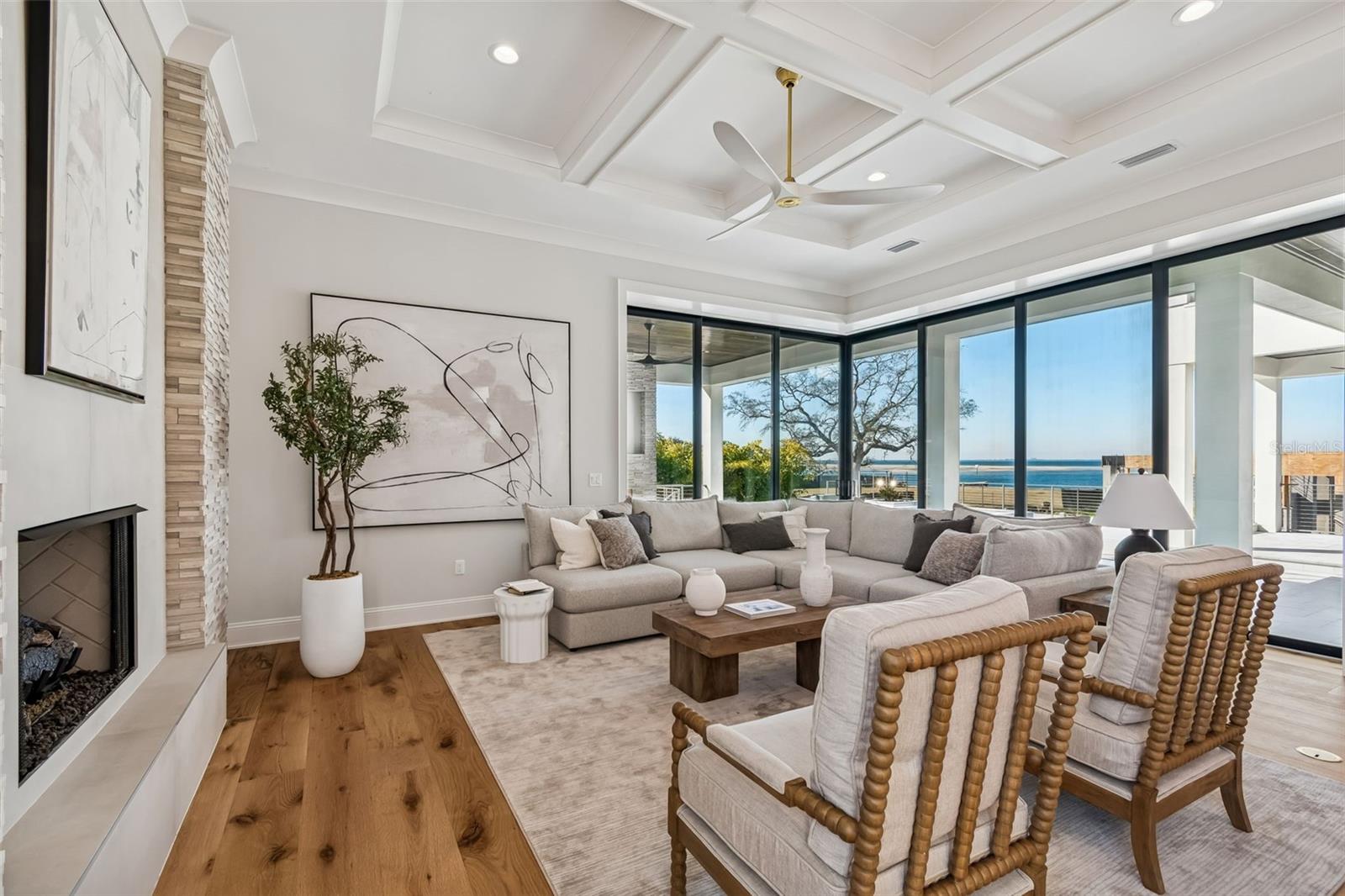 5032 W LONGFELLOW AVE