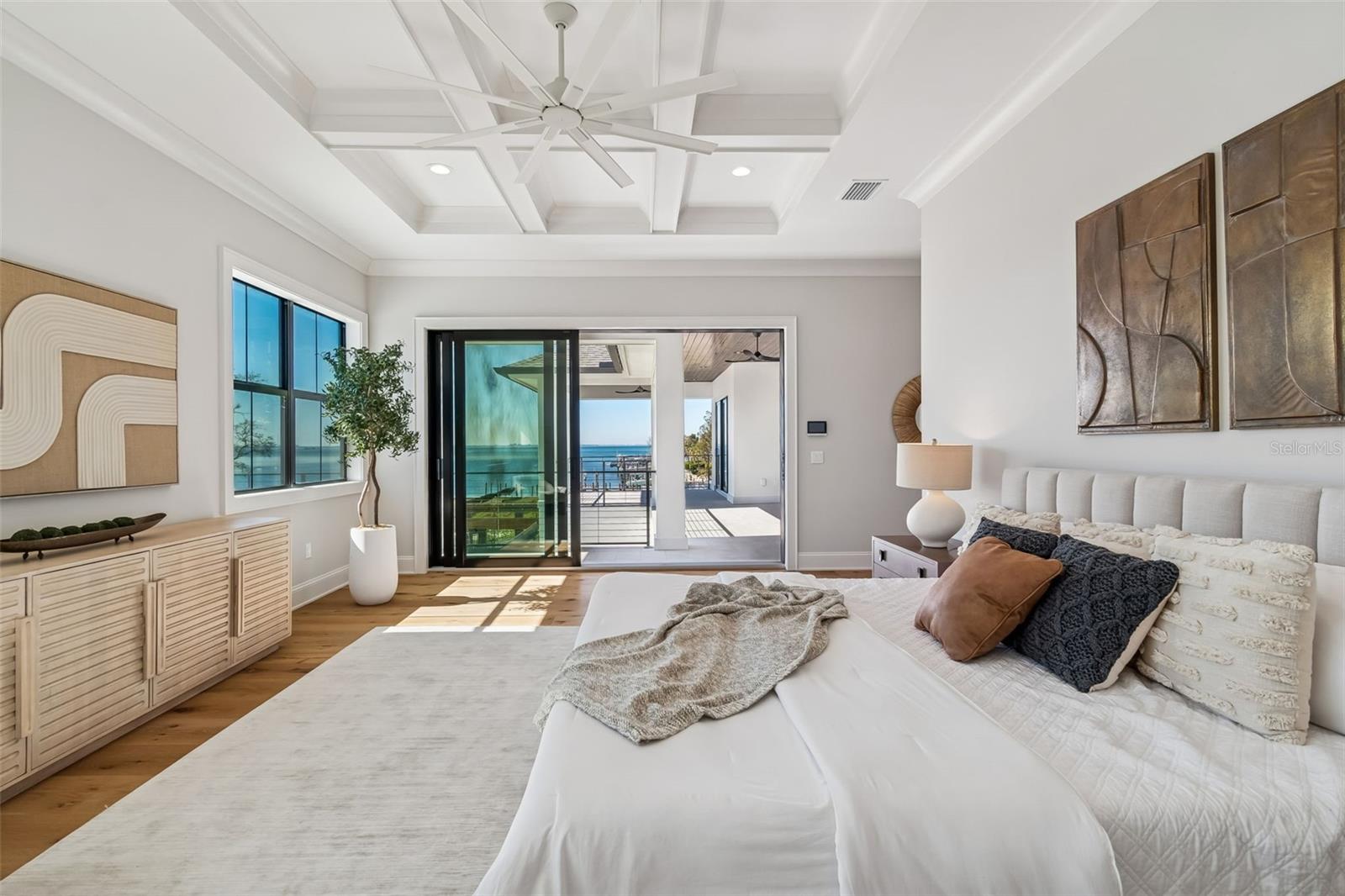 5032 W LONGFELLOW AVE