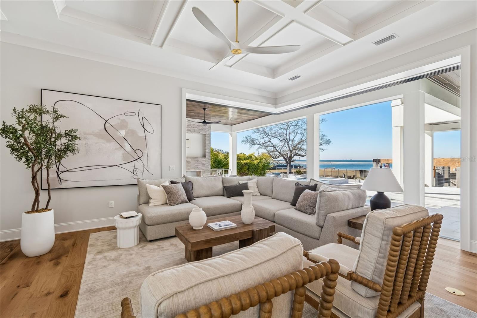 5032 W LONGFELLOW AVE