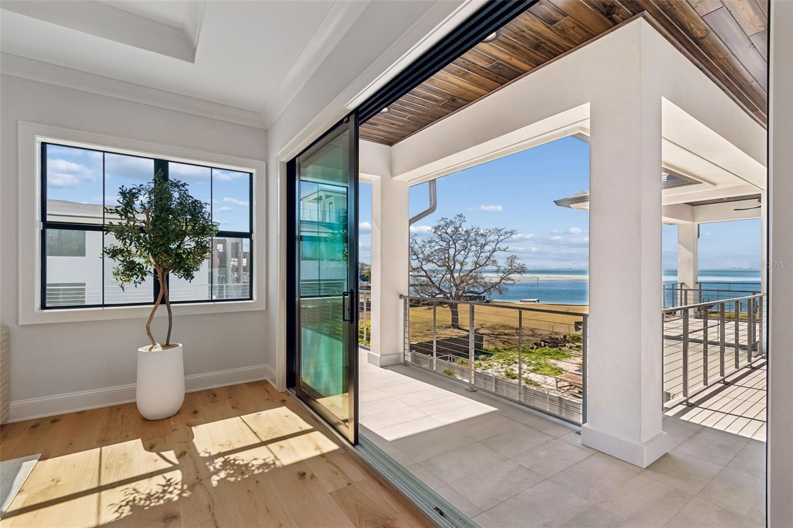 5032 W LONGFELLOW AVE