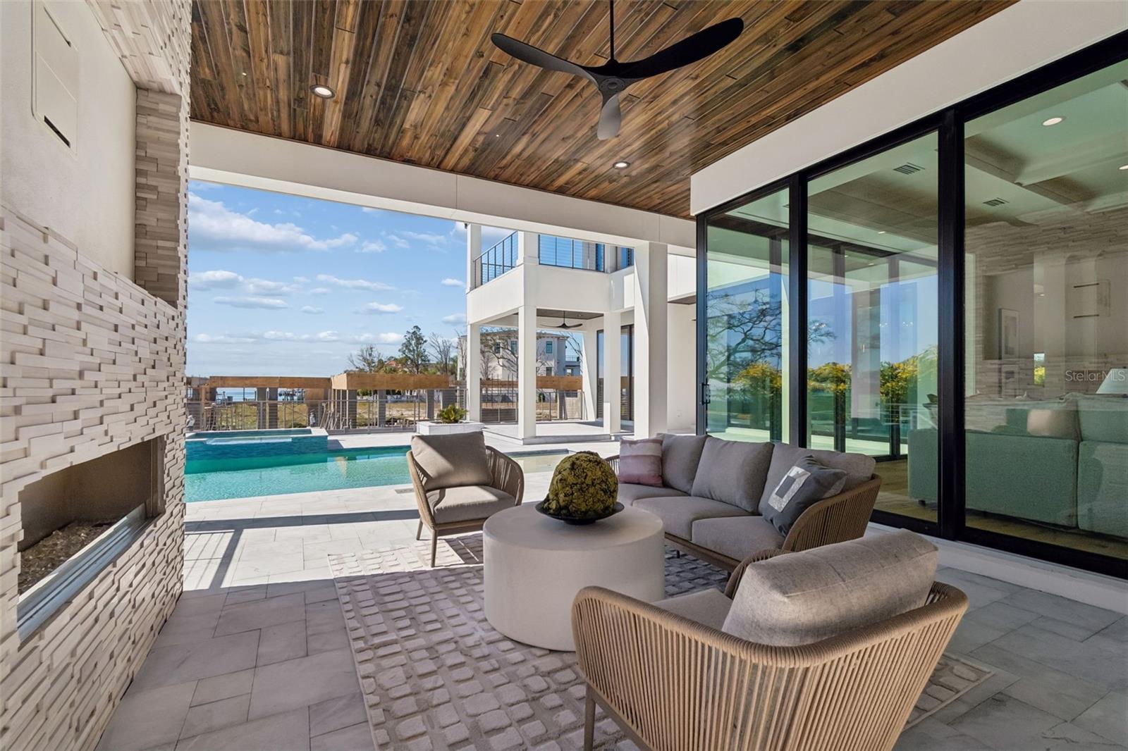 5032 W LONGFELLOW AVE