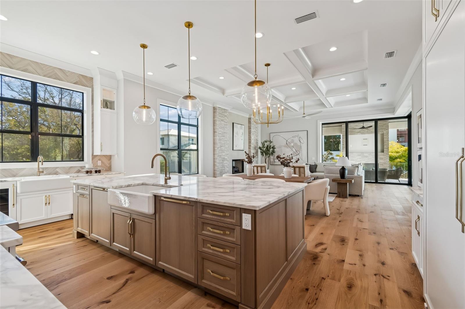 5032 W LONGFELLOW AVE