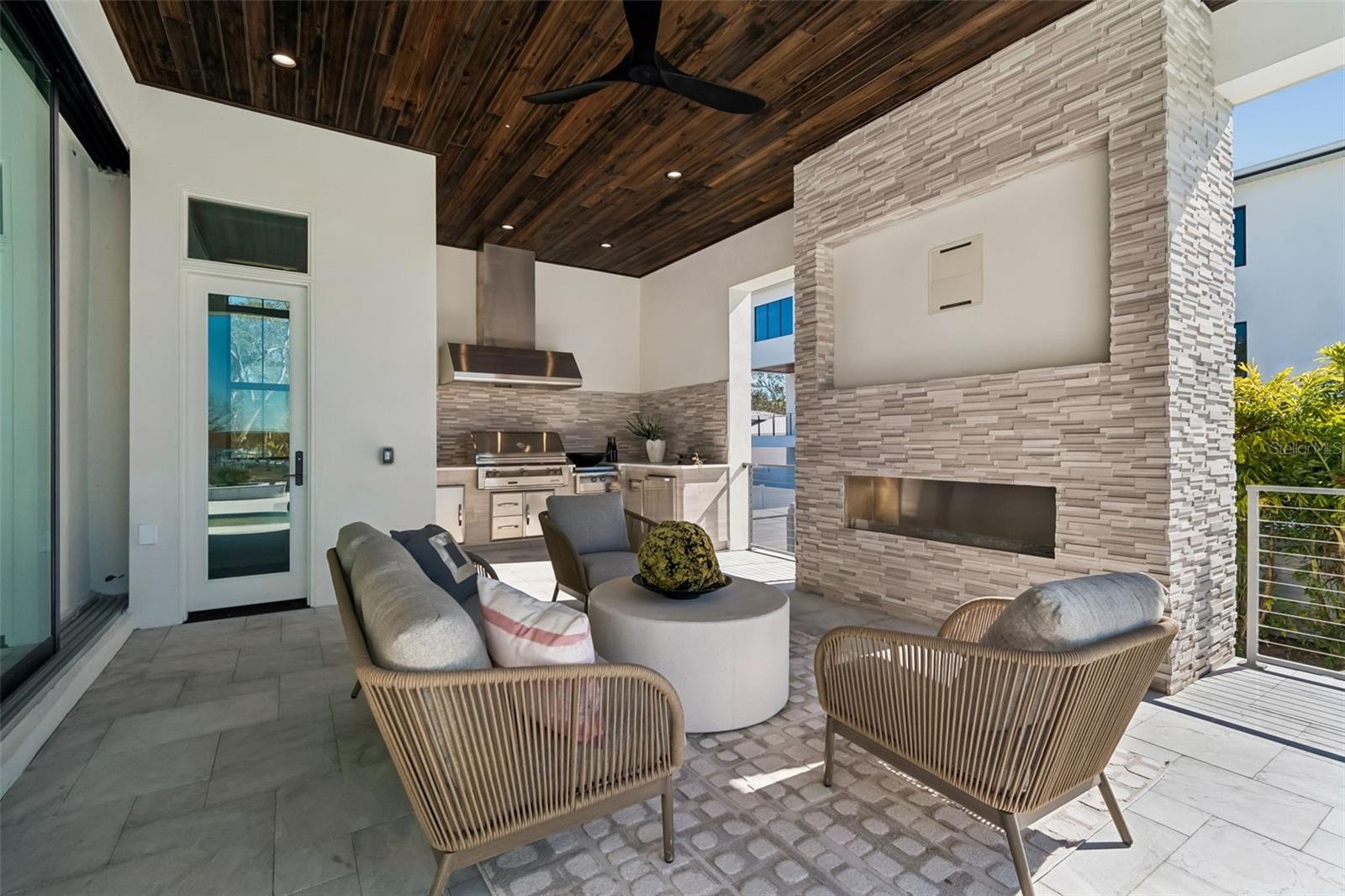 5032 W LONGFELLOW AVE