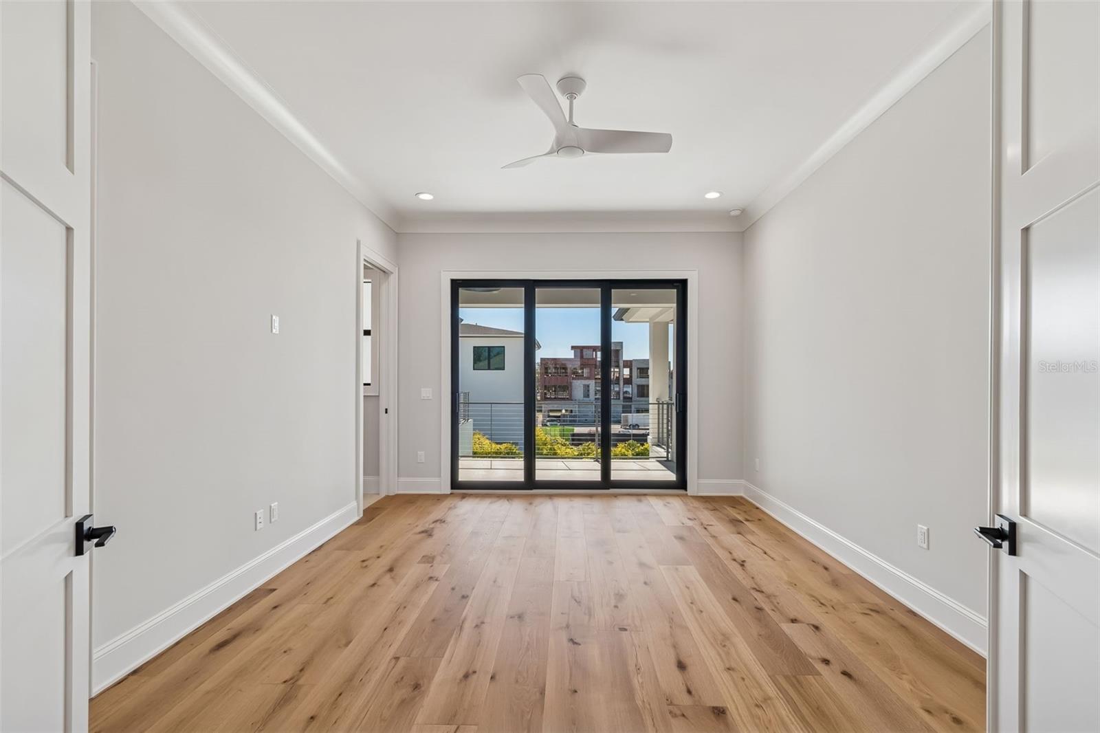 5032 W LONGFELLOW AVE