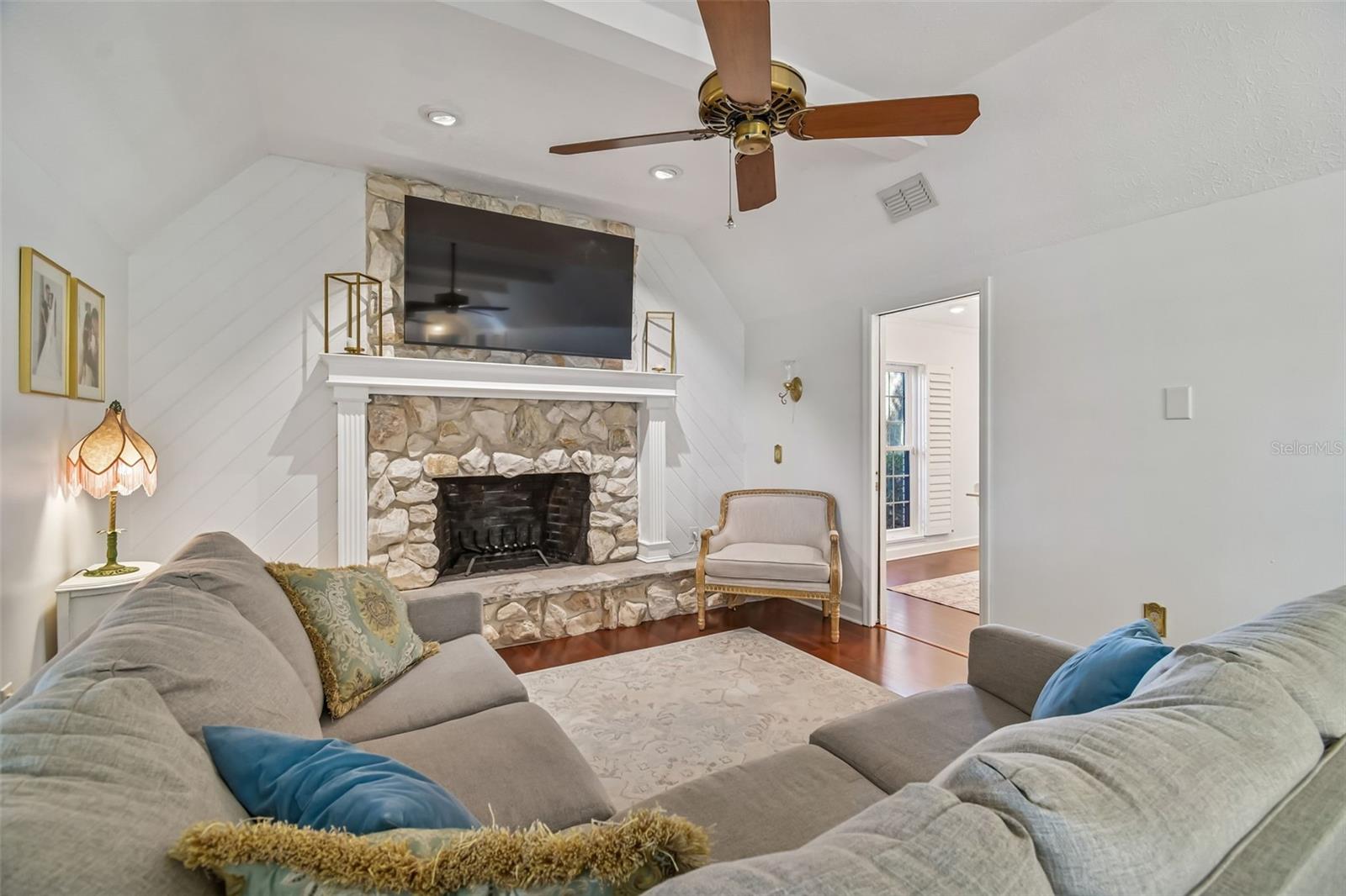 2816 FAIRWAY VIEW DR