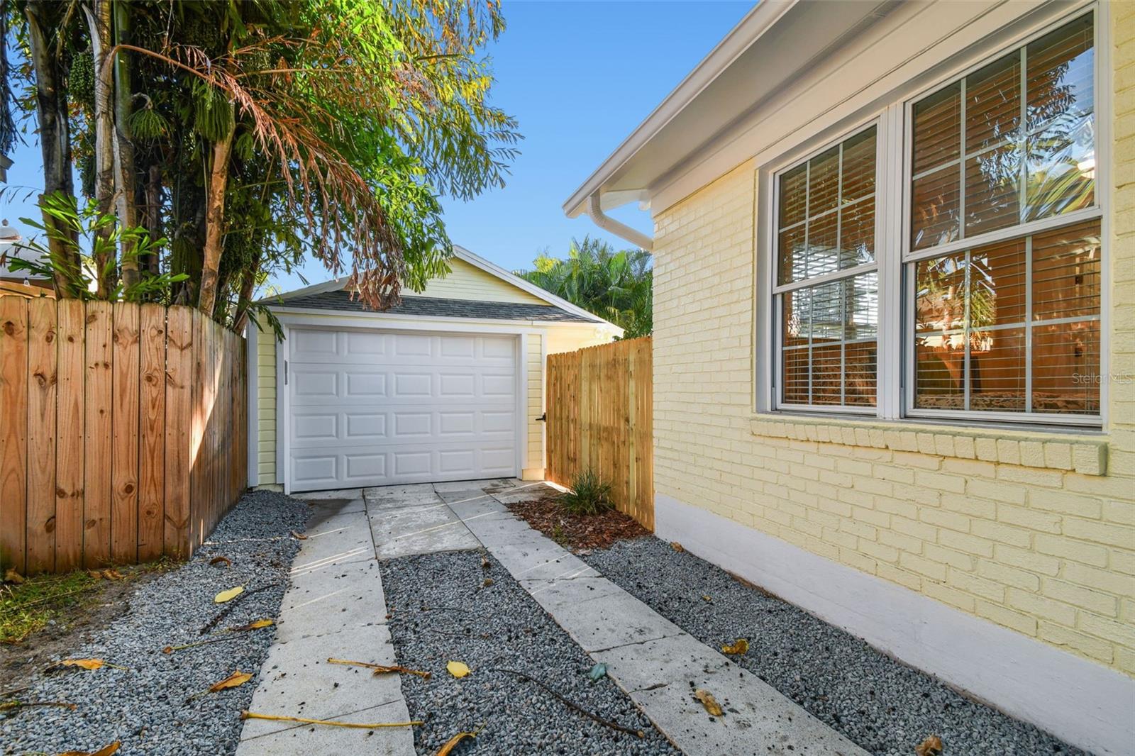 2908 W SAN ISIDRO ST