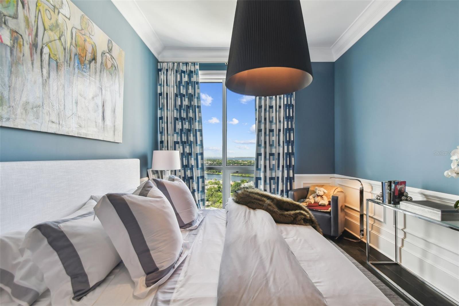 450 KNIGHTS RUN AVE #2004