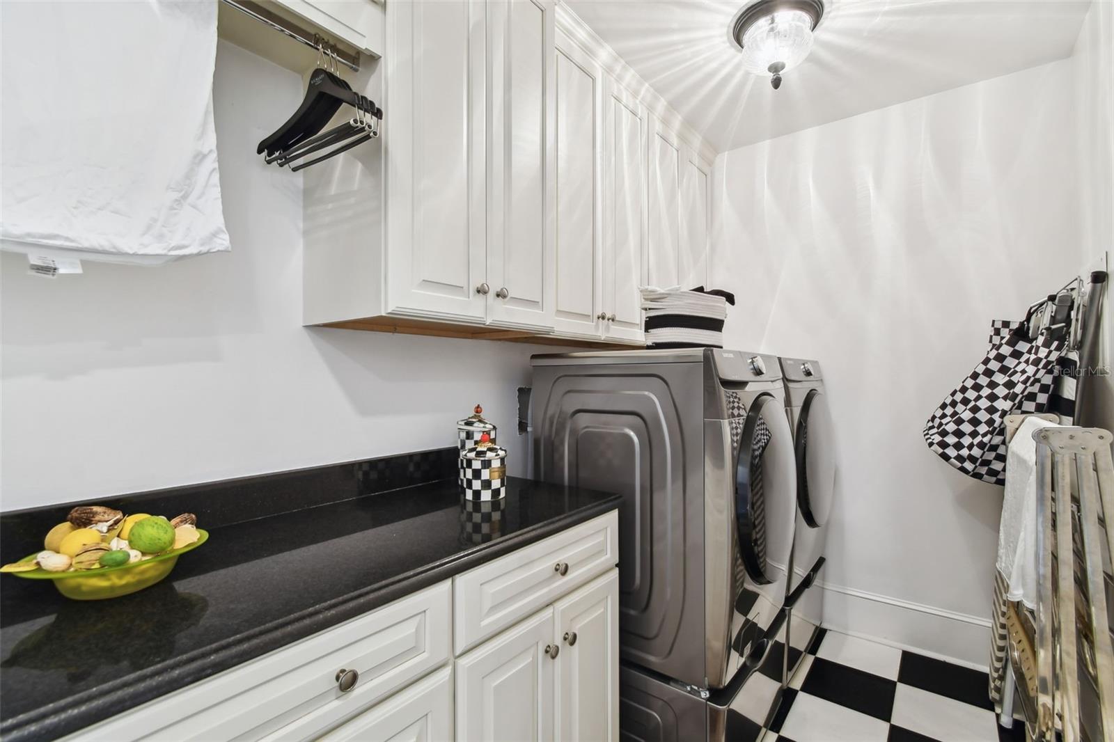 450 KNIGHTS RUN AVE #2004