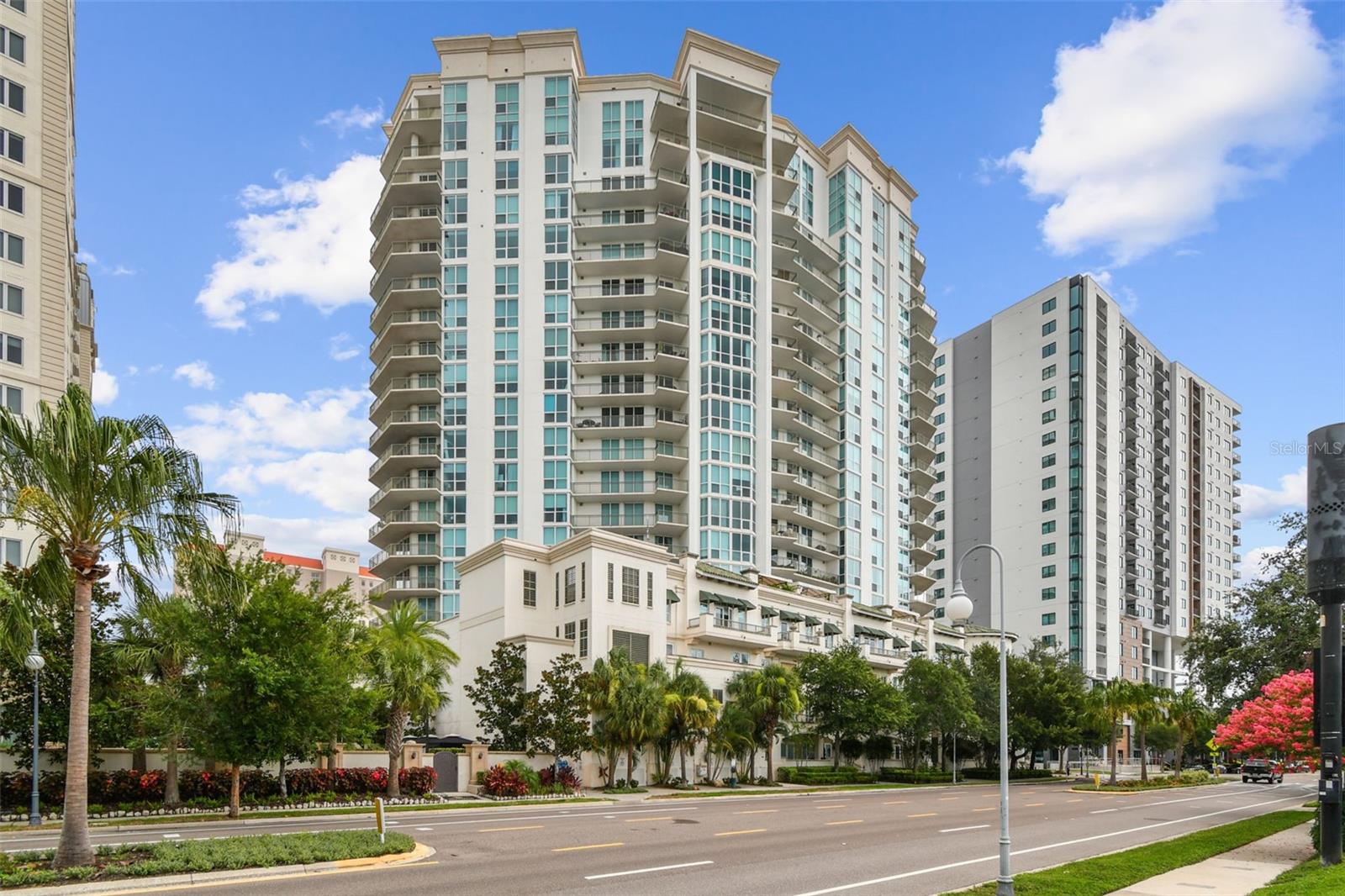 450 KNIGHTS RUN AVE #2004