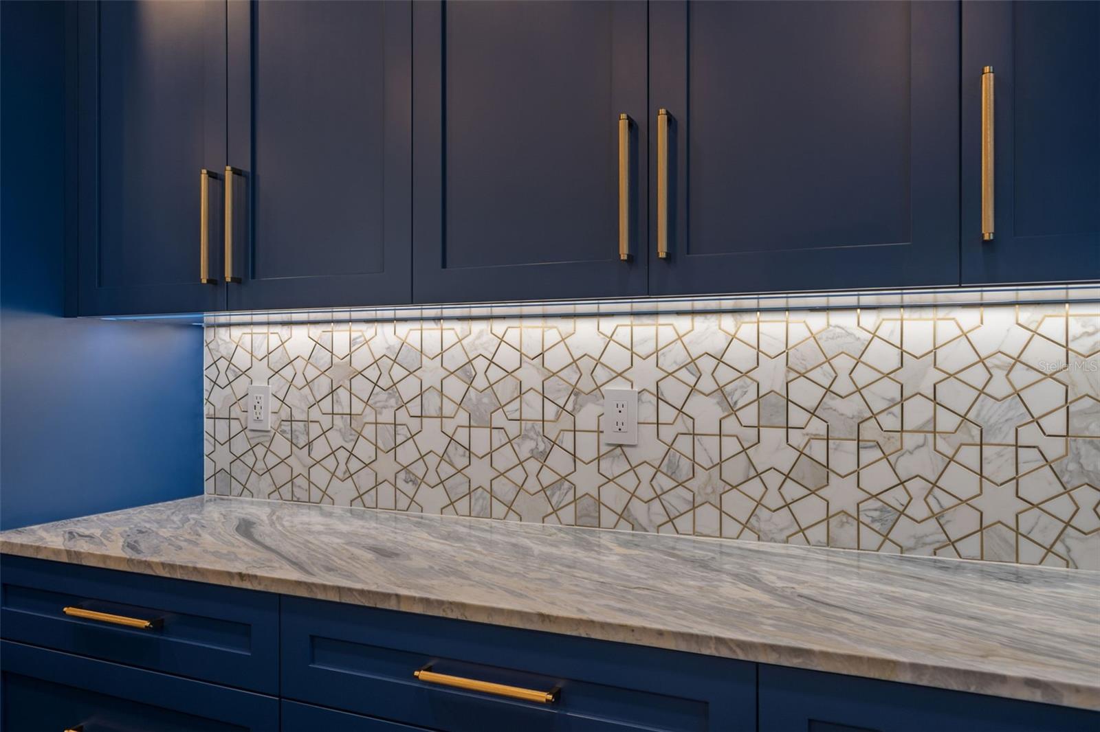 450 KNIGHTS RUN AVE #2004