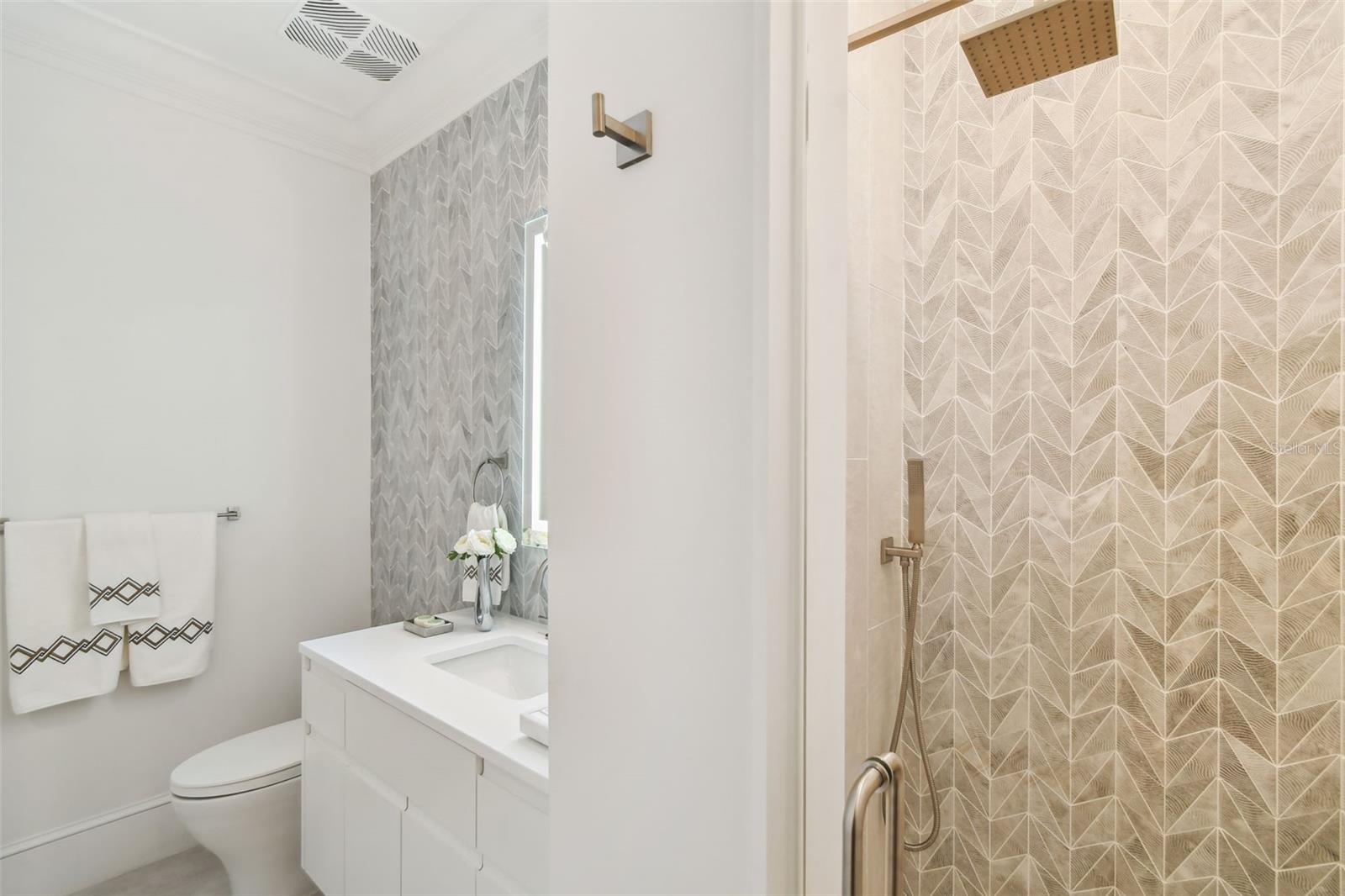 450 KNIGHTS RUN AVE #2004