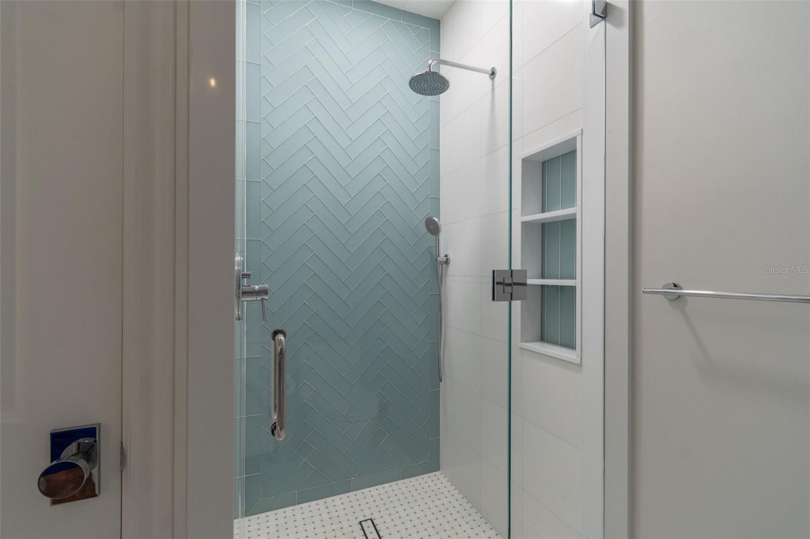 450 KNIGHTS RUN AVE #2004