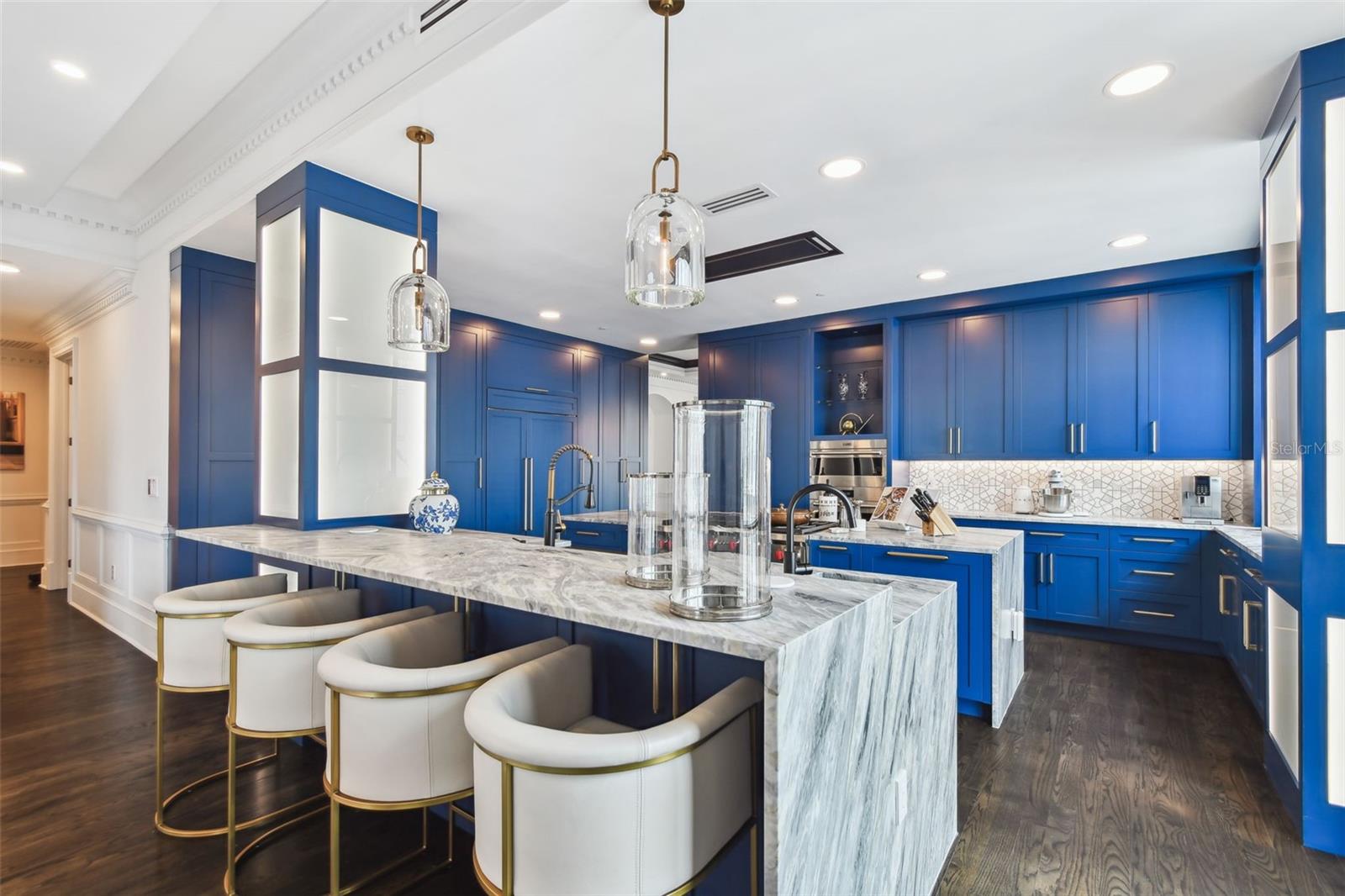 450 KNIGHTS RUN AVE #2004