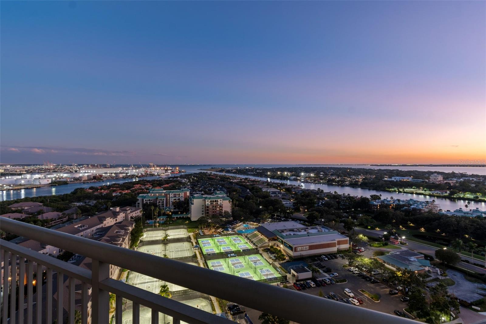 450 KNIGHTS RUN AVE #2004