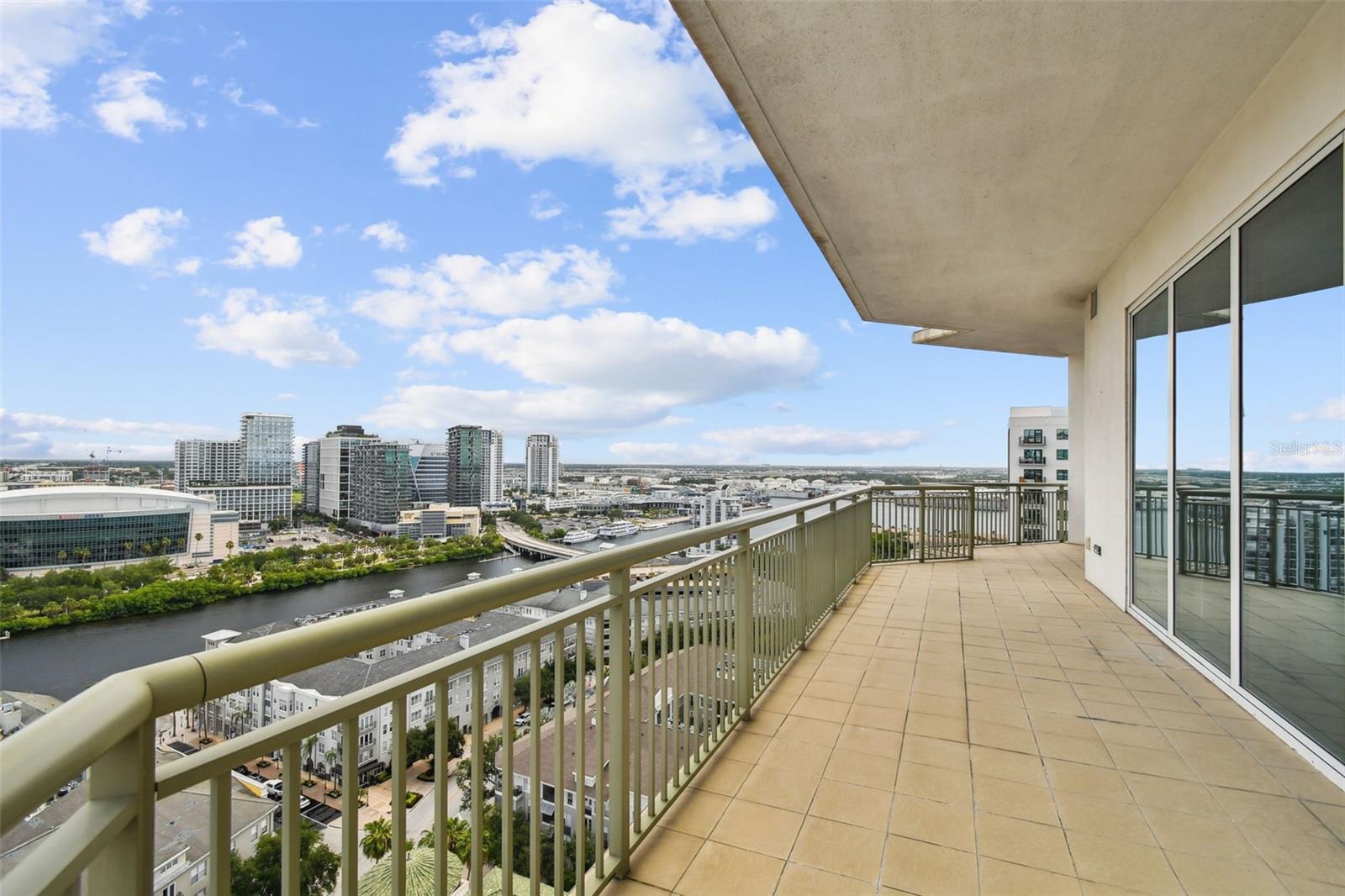 450 KNIGHTS RUN AVE #2004