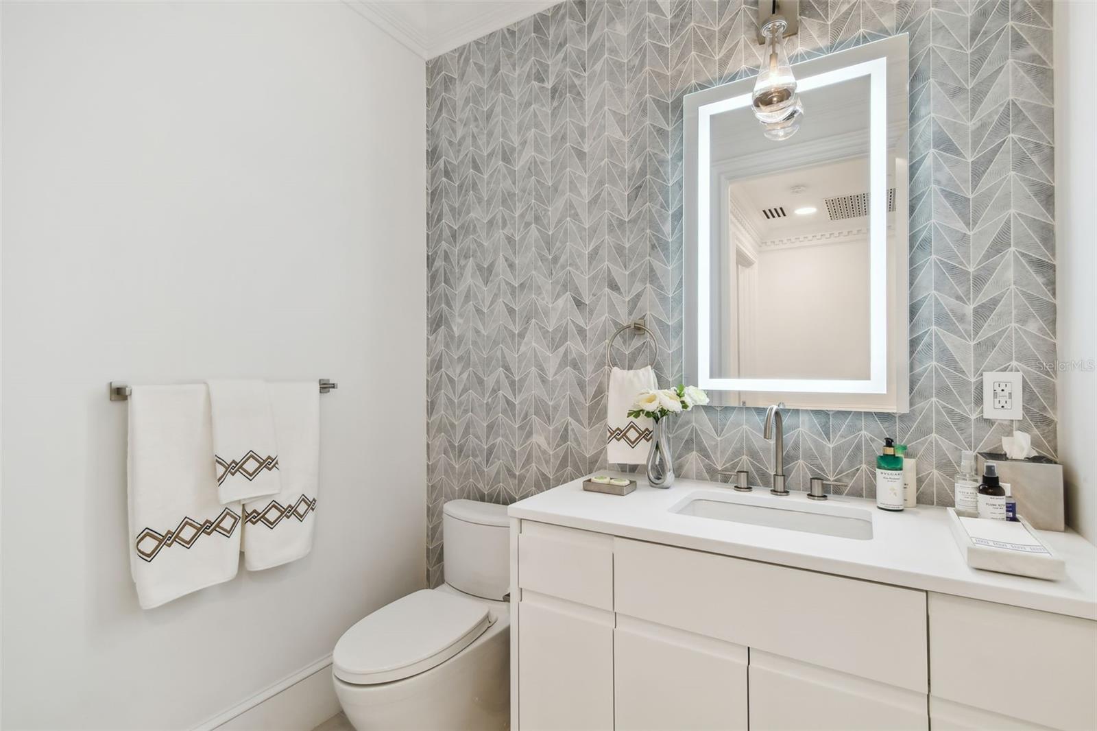 450 KNIGHTS RUN AVE #2004