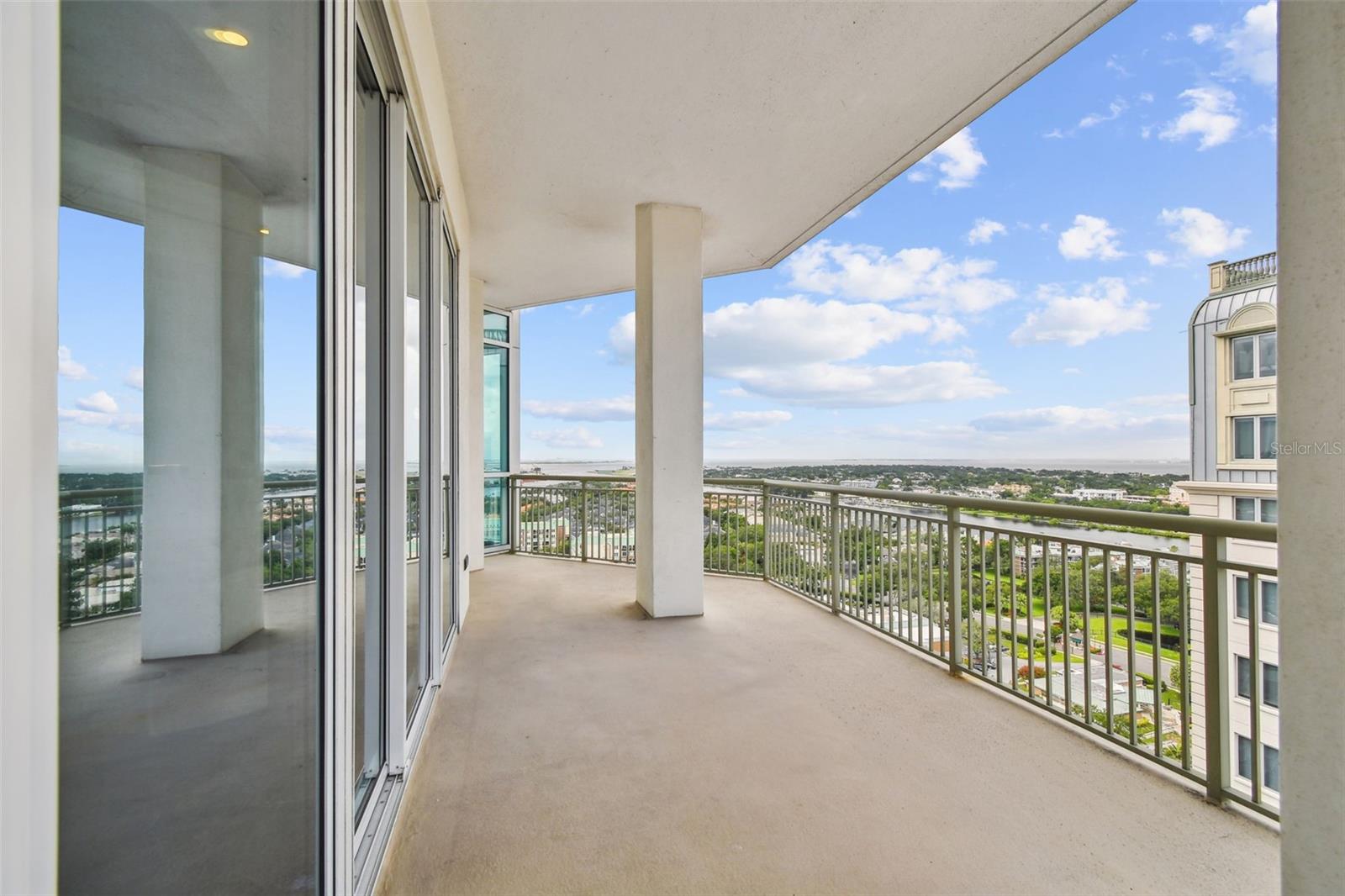 450 KNIGHTS RUN AVE #2004