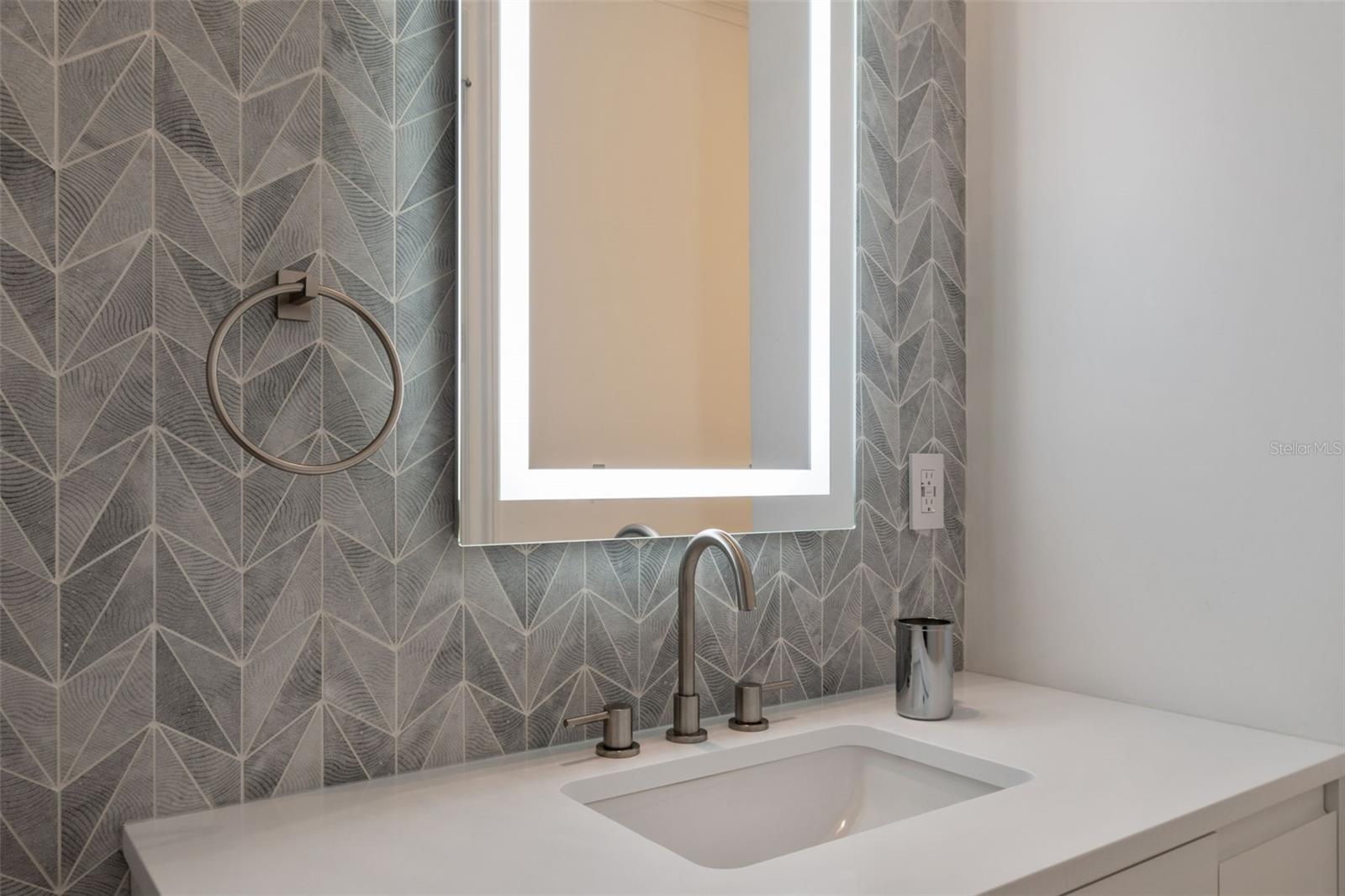 450 KNIGHTS RUN AVE #2004