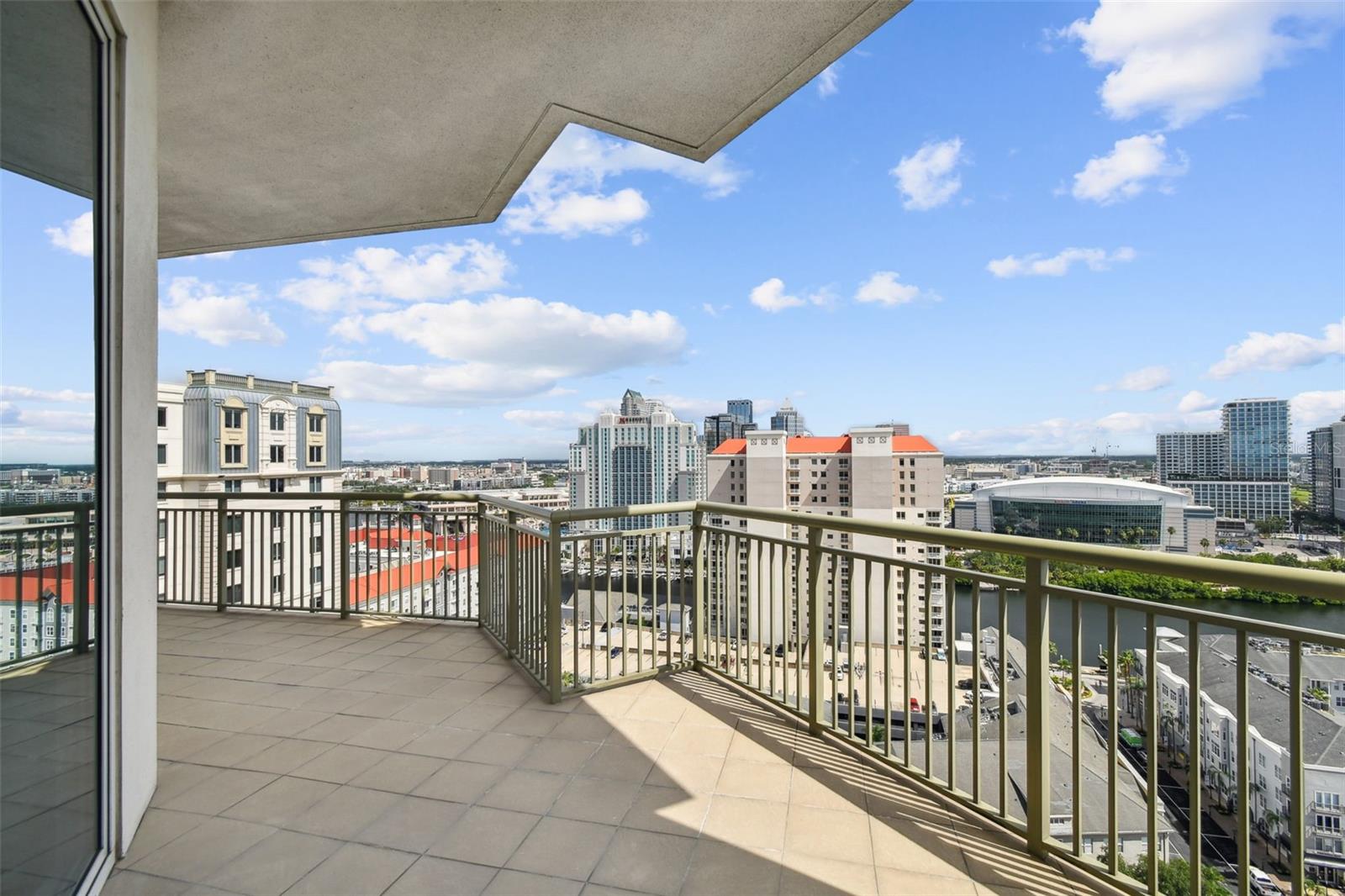 450 KNIGHTS RUN AVE #2004