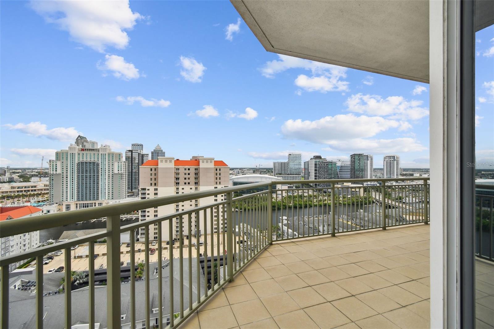 450 KNIGHTS RUN AVE #2004