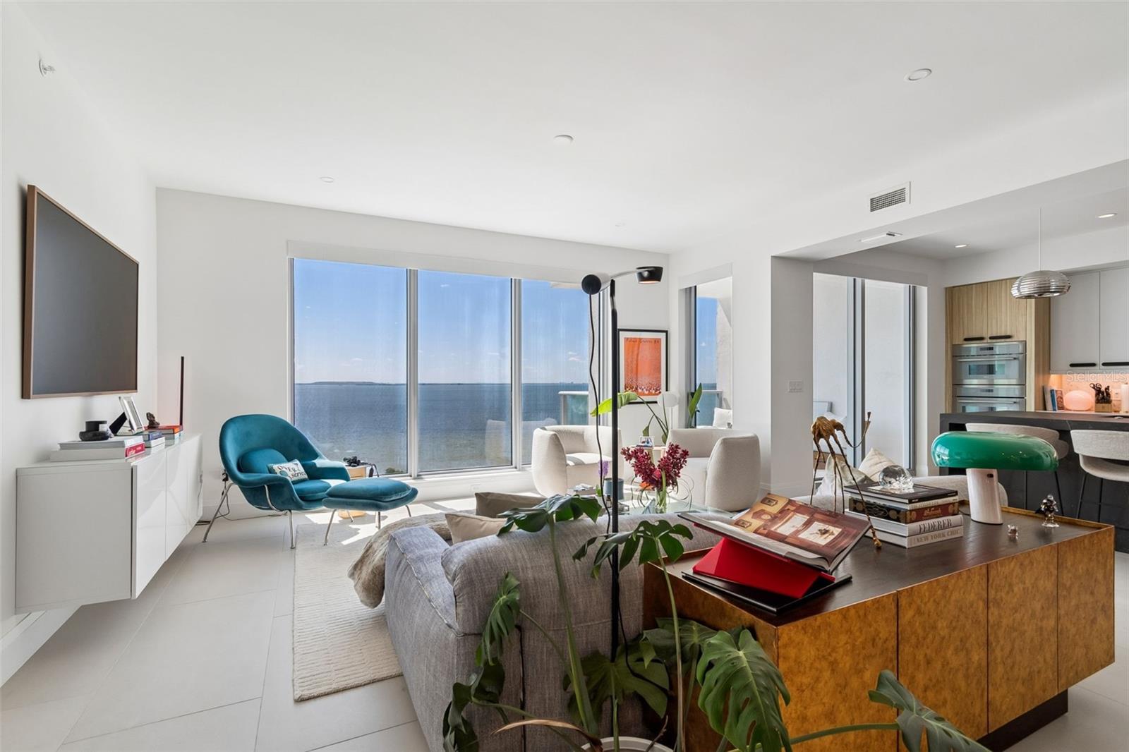 2910 W BARCELONA ST #902