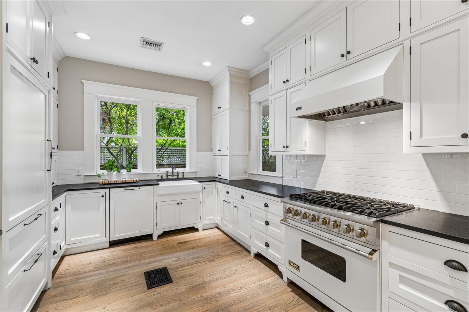 712 S ORLEANS AVE