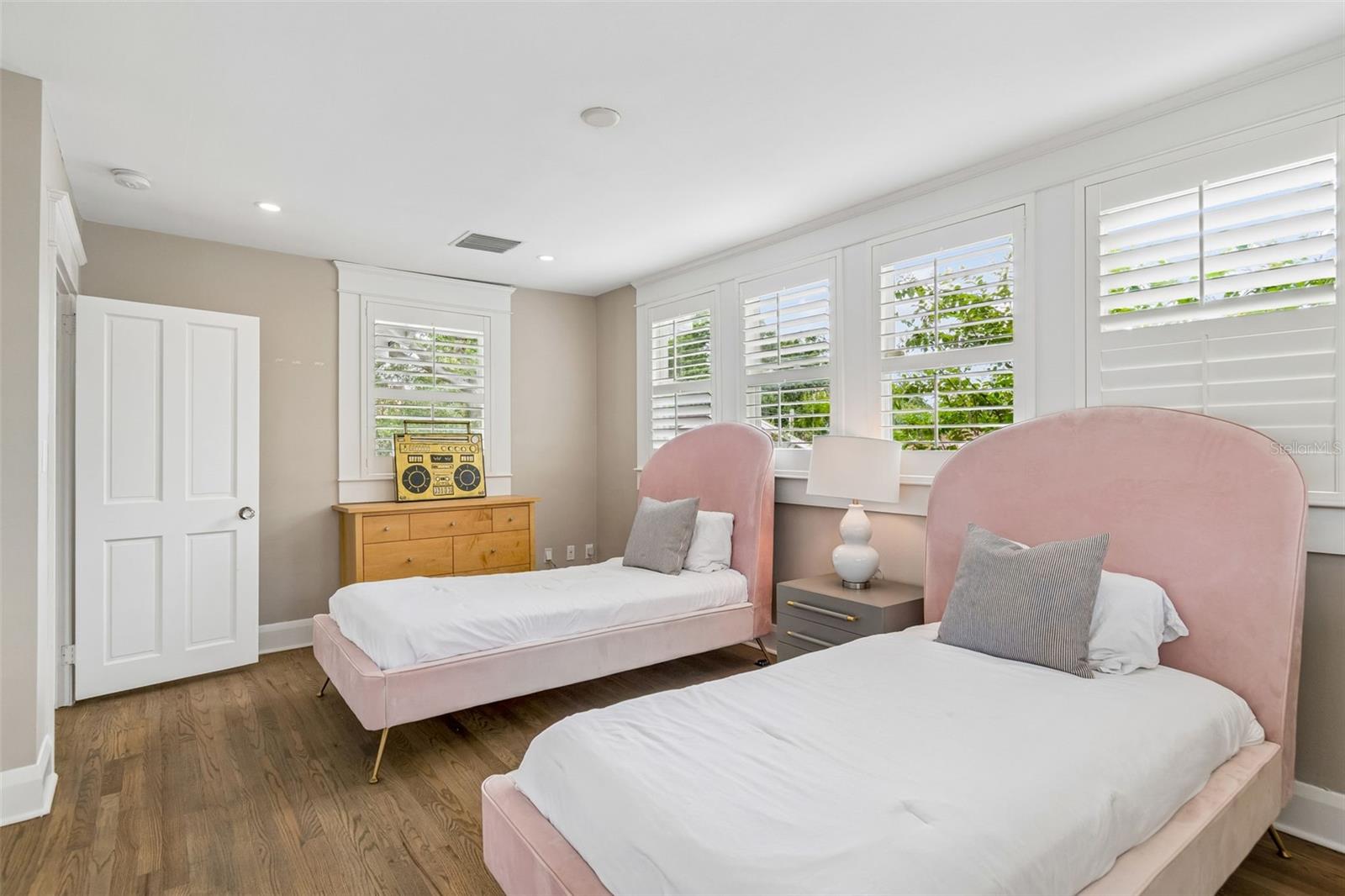 712 S ORLEANS AVE