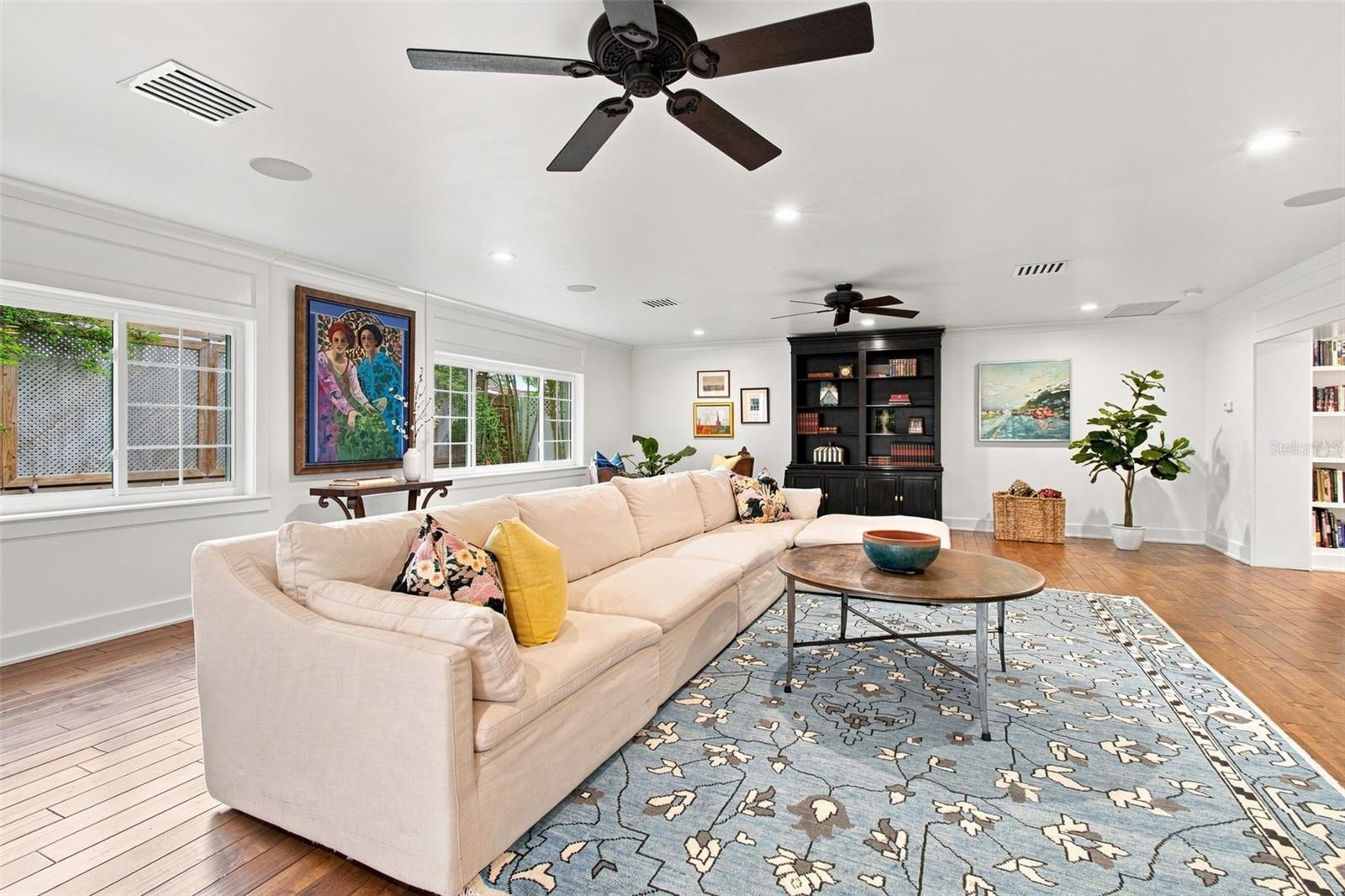 2807 W FOUNTAIN BLVD
