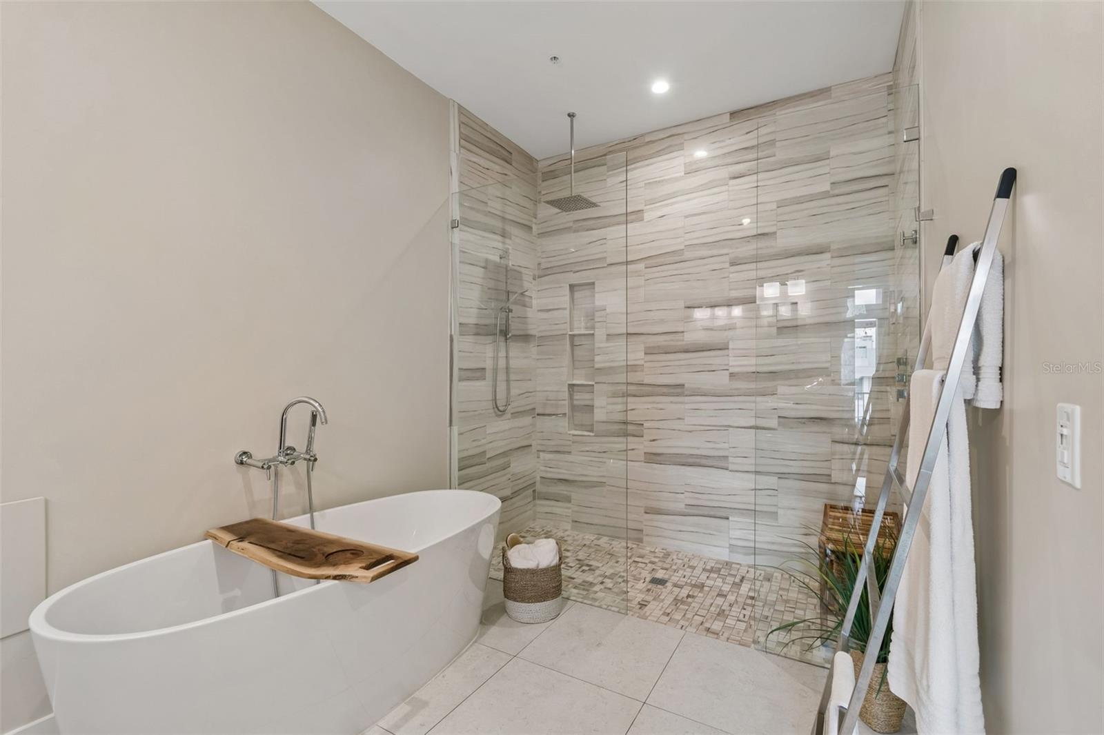 91 DAVIS BLVD #301