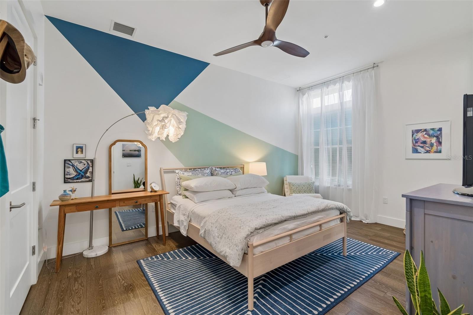 91 DAVIS BLVD #301