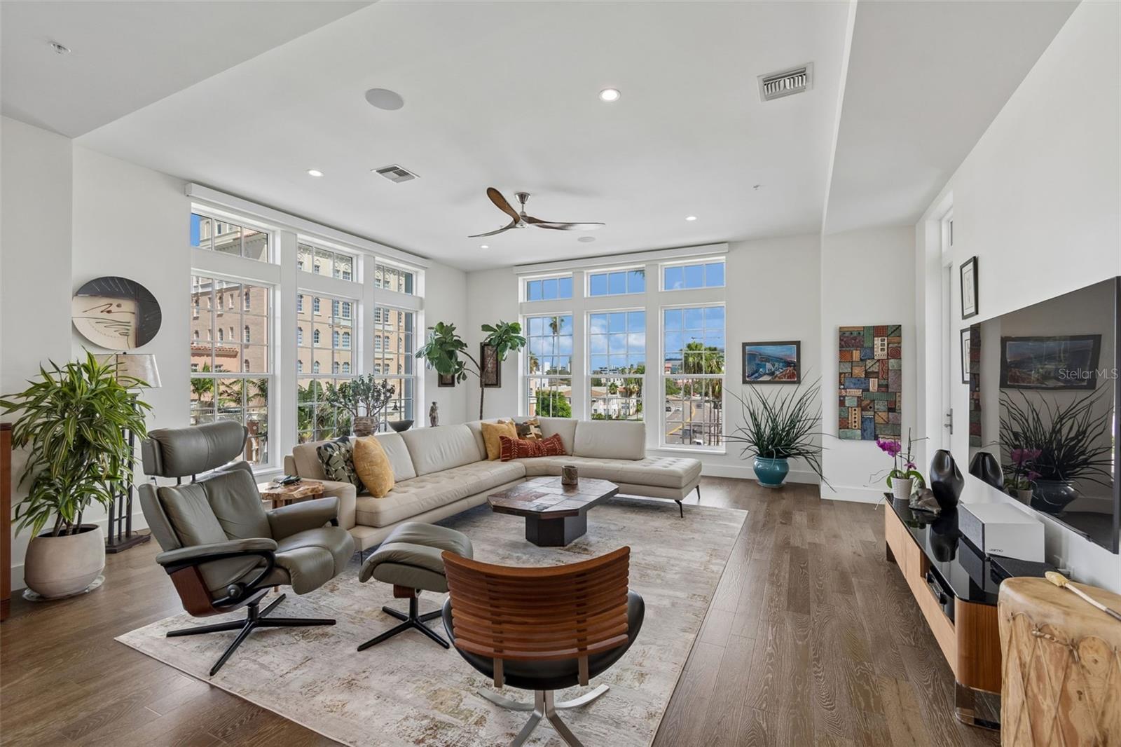 91 DAVIS BLVD #301