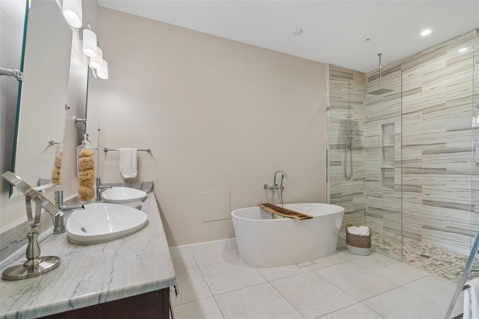 91 DAVIS BLVD #301