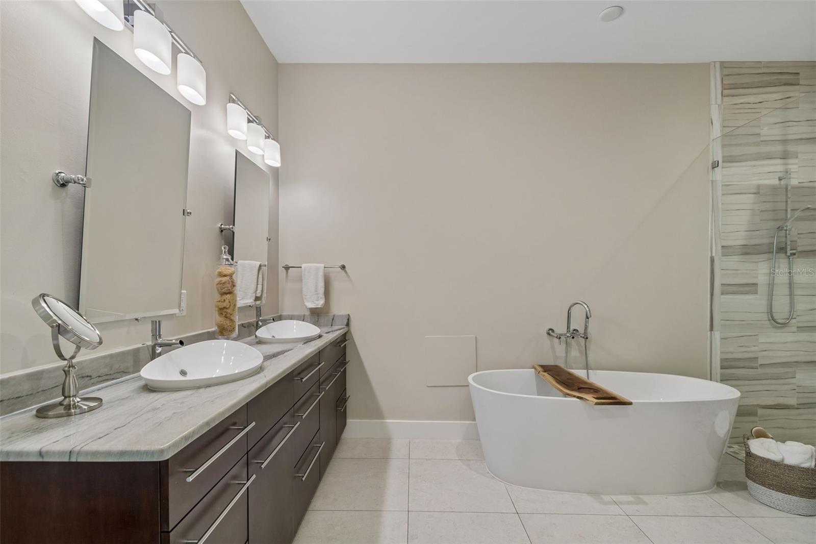 91 DAVIS BLVD #301