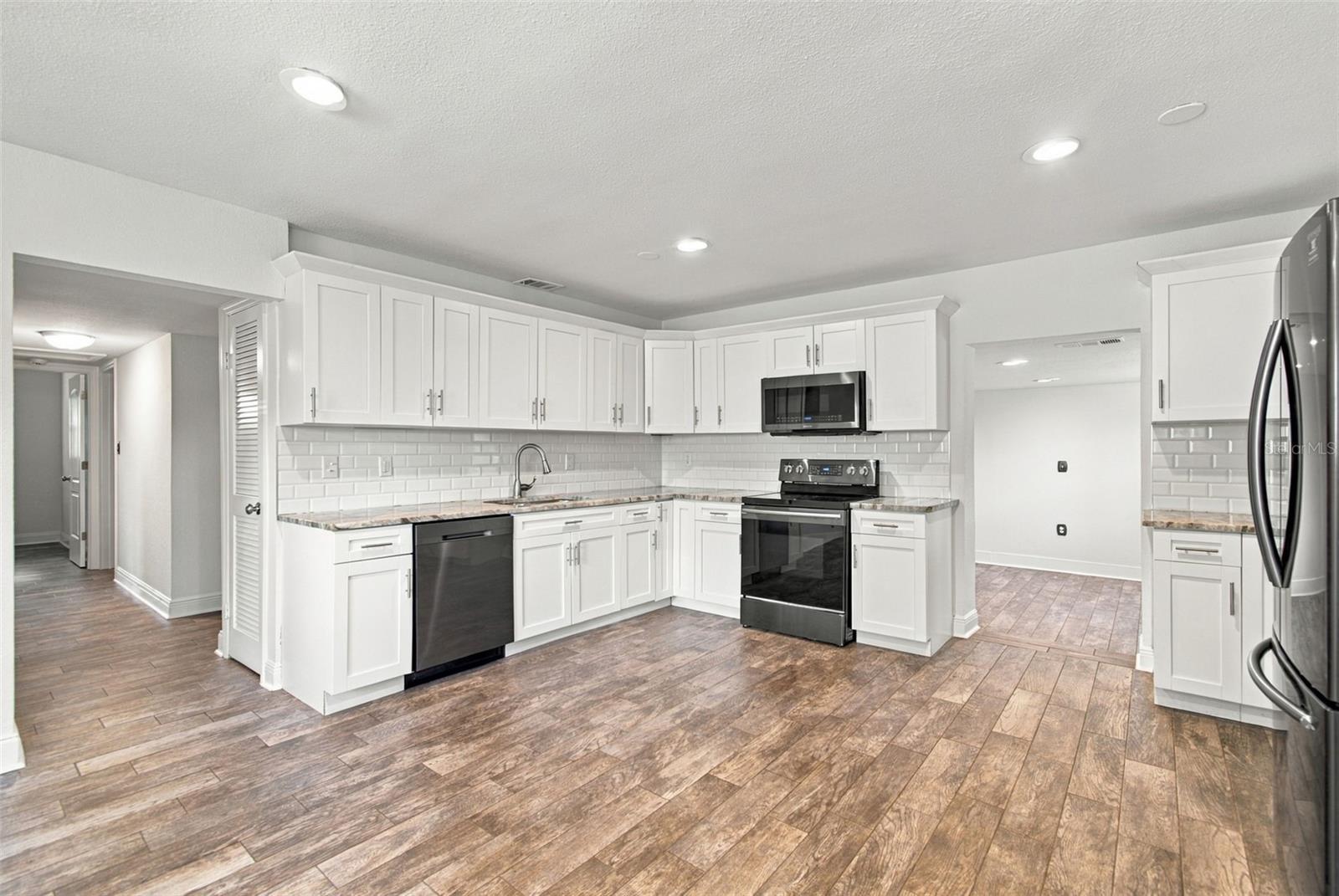 4107 W WYOMING AVE