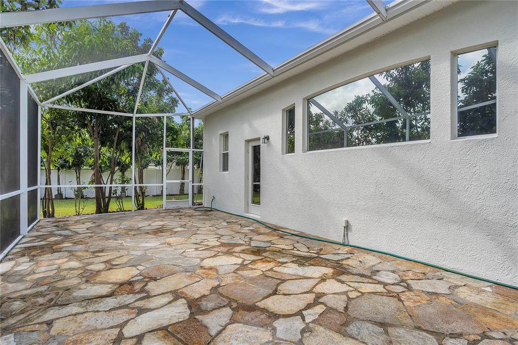 2102 CLIMBING IVY DR